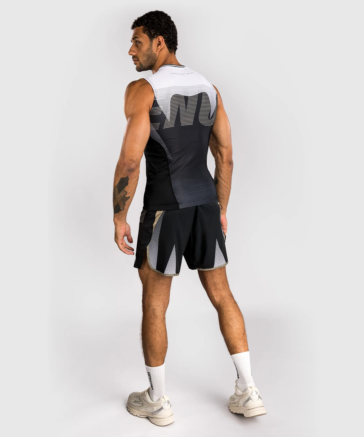 Rashguard Sans Manches Venum Adrenaline – Noir/Sable - Image 5