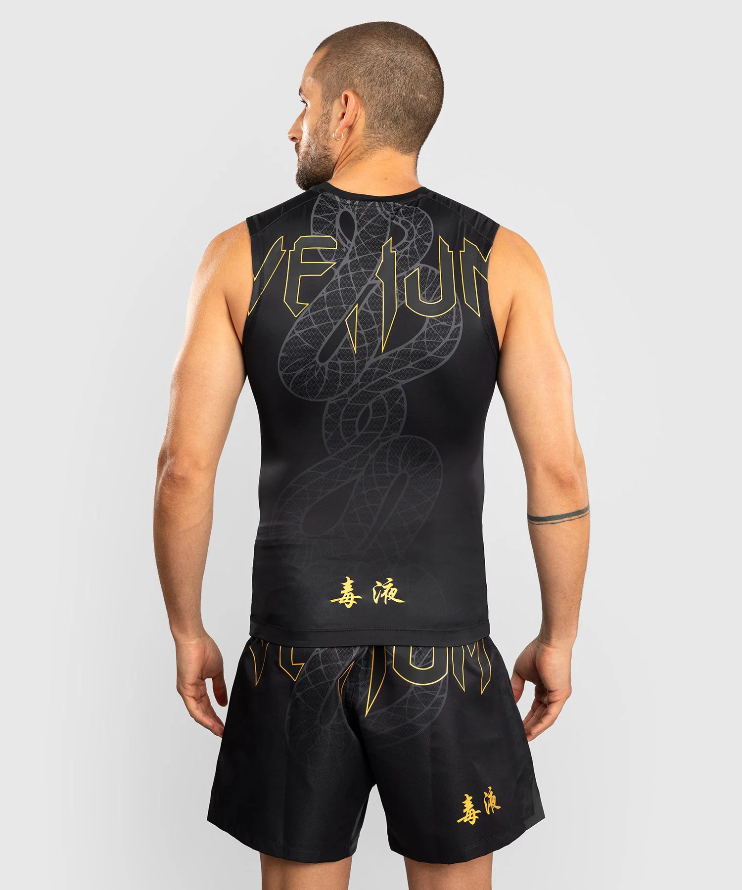 Rashguard Sans Manches Venum Serpenti – Noir/Argent/Or - Image 3