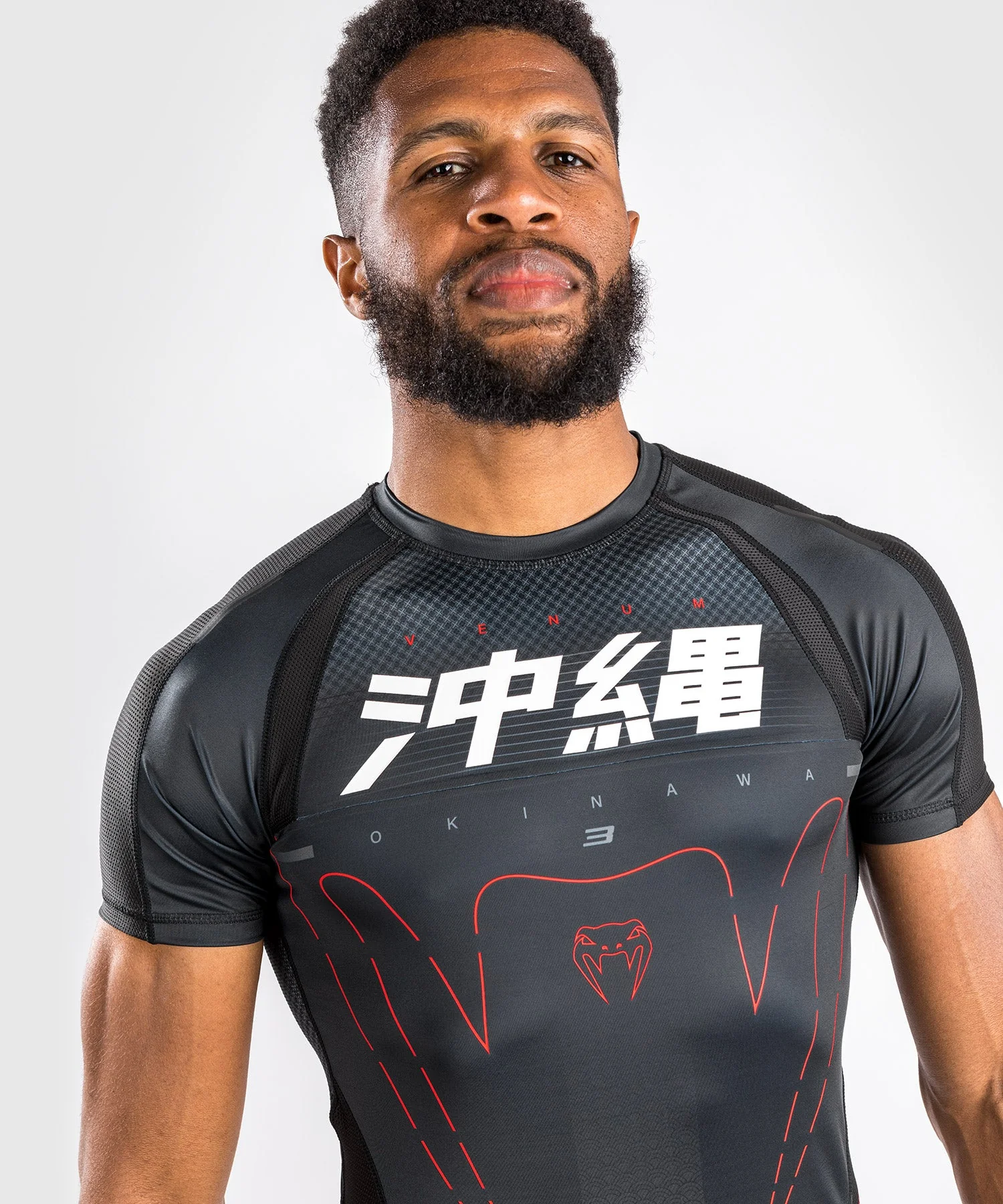 Rashguard Venum Okinawa 3.0 - Manches Courtes- Noir/Rouge - Image 4