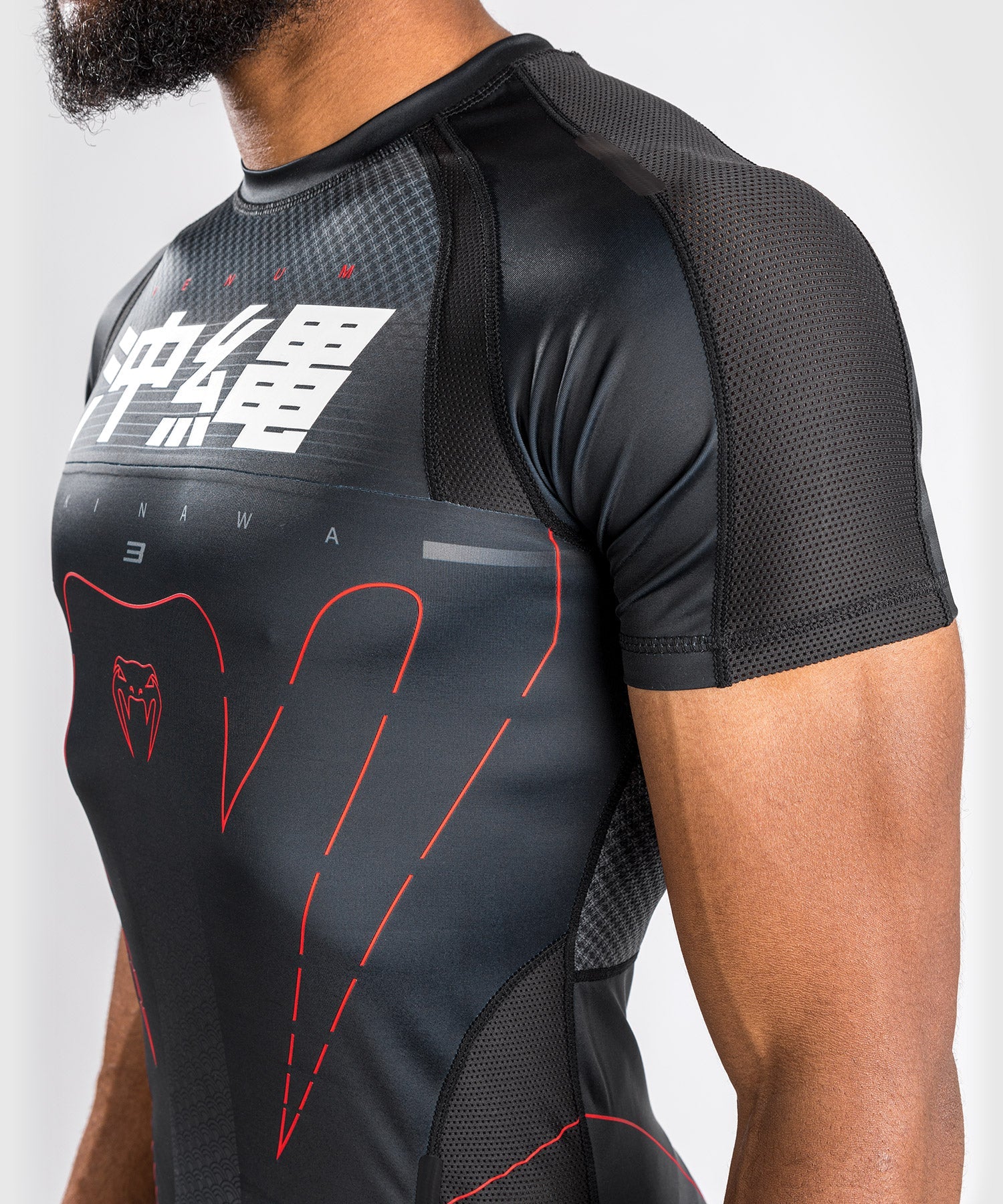 Rashguard Venum Okinawa 3.0 - Manches Courtes- Noir/Rouge - Image 5