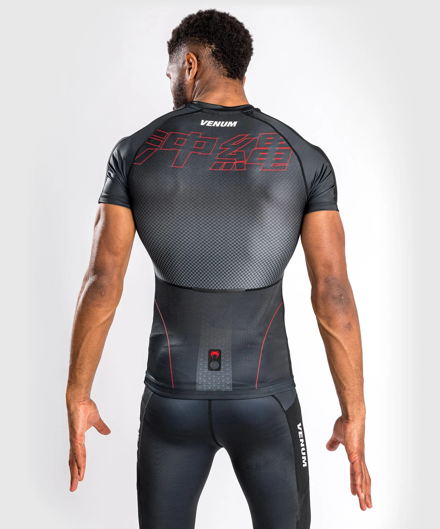 Rashguard Venum Okinawa 3.0 - Manches Courtes- Noir/Rouge - Image 9