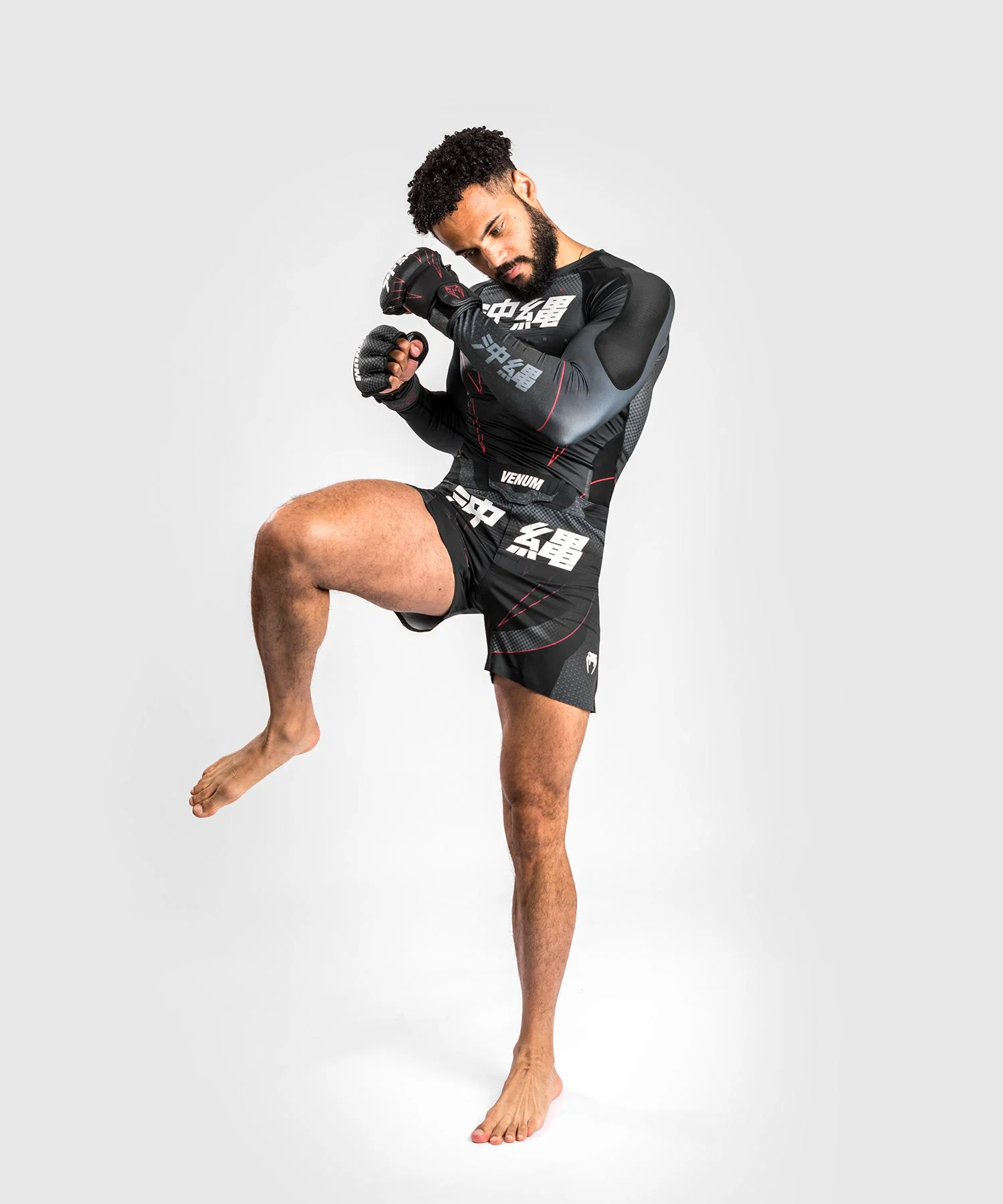 Rashguard Venum Okinawa 3.0- Manches longues - Noir/Rouge - Image 2