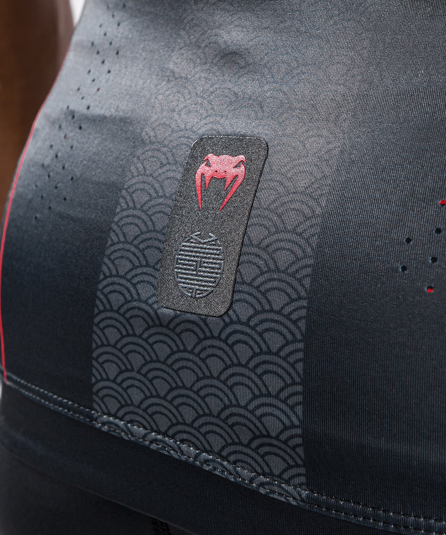Rashguard Venum Okinawa 3.0 - Sans Manches - Noir/Rouge - Image 8