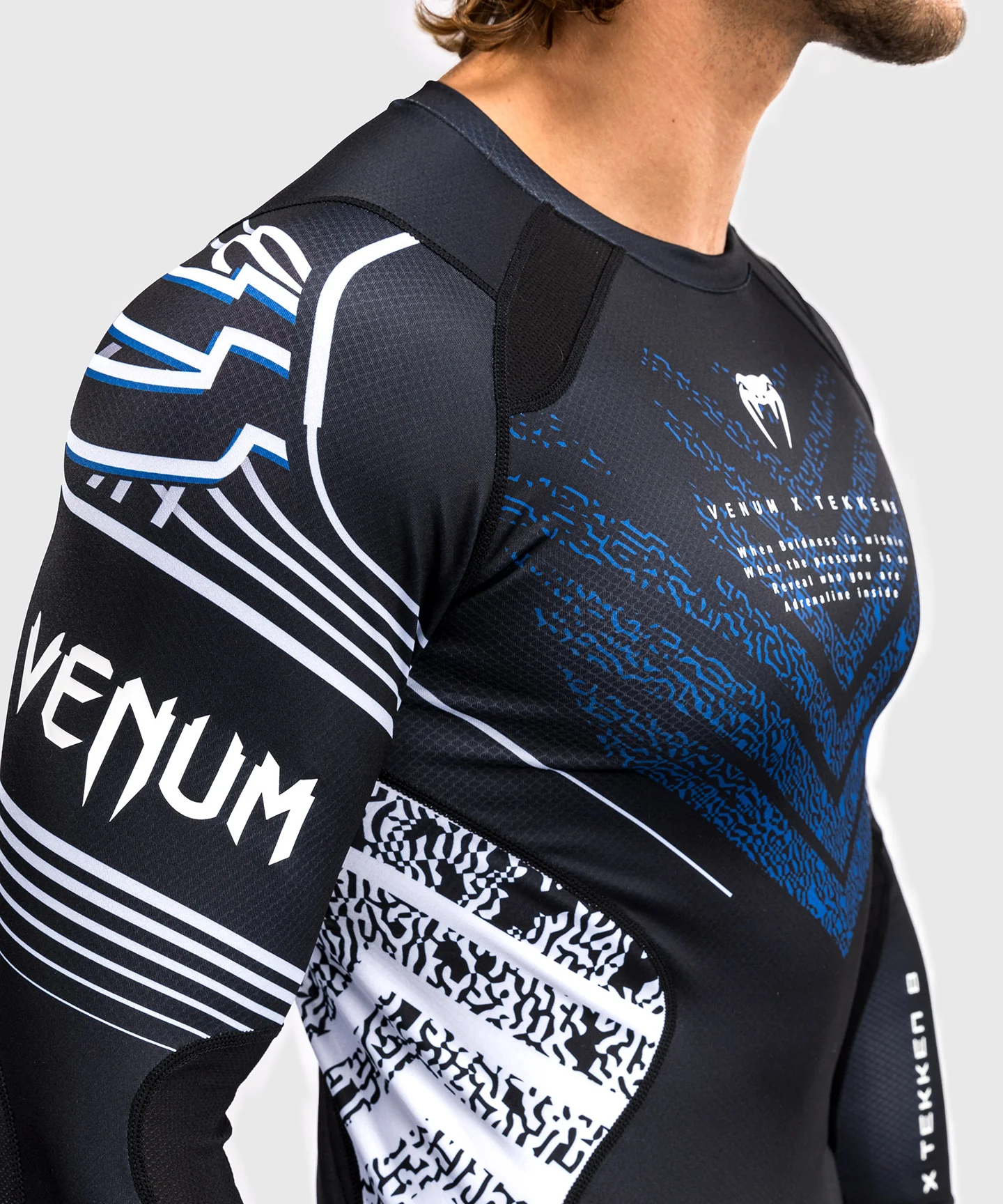 Rashguard Venum x TEKKEN 8 - Jin Kazama - Bleu/Noir/Blanc - Image 5