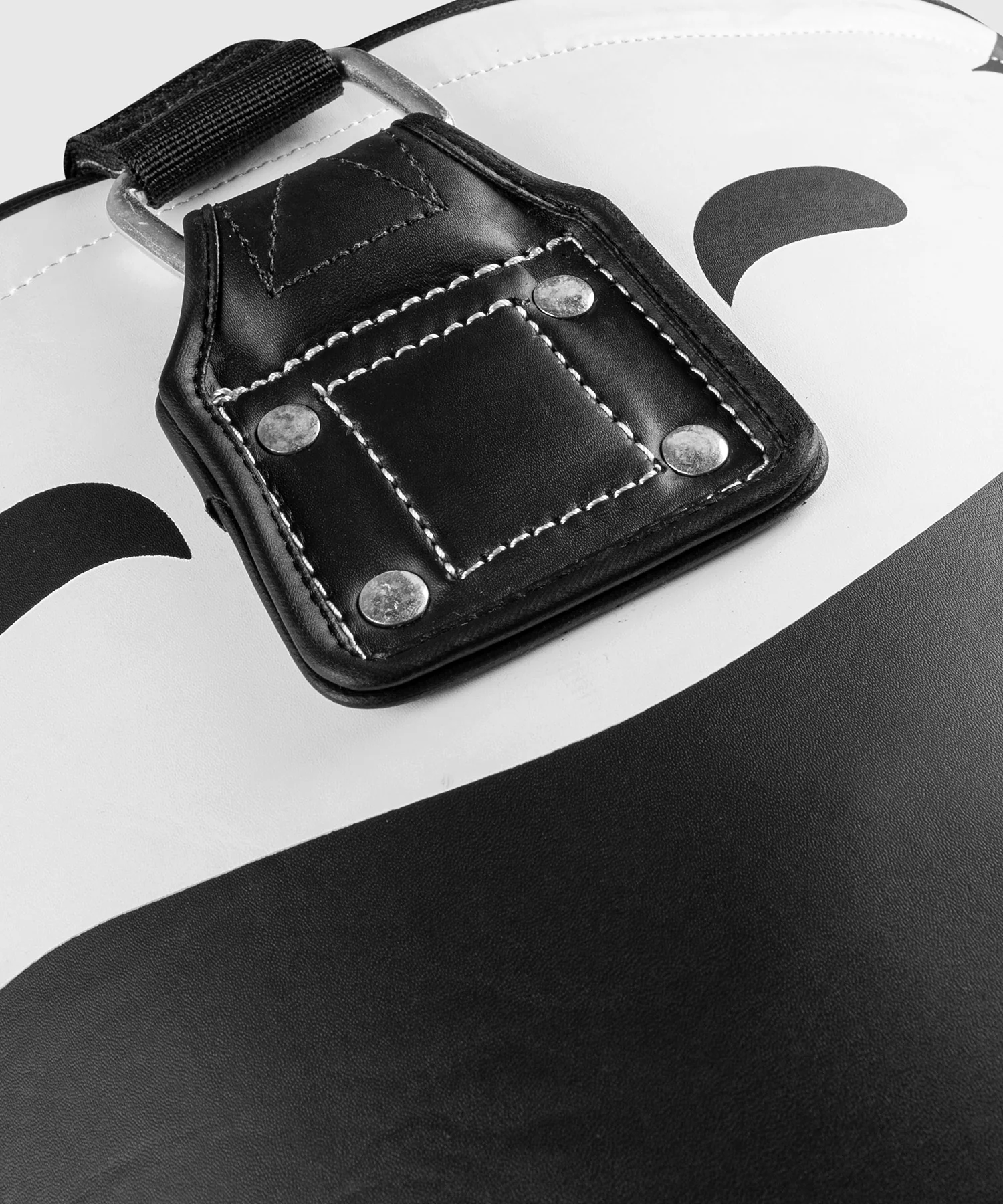 Sac de Frappe Lourd Venum Hurricane – Noir/Blanc - Image 3