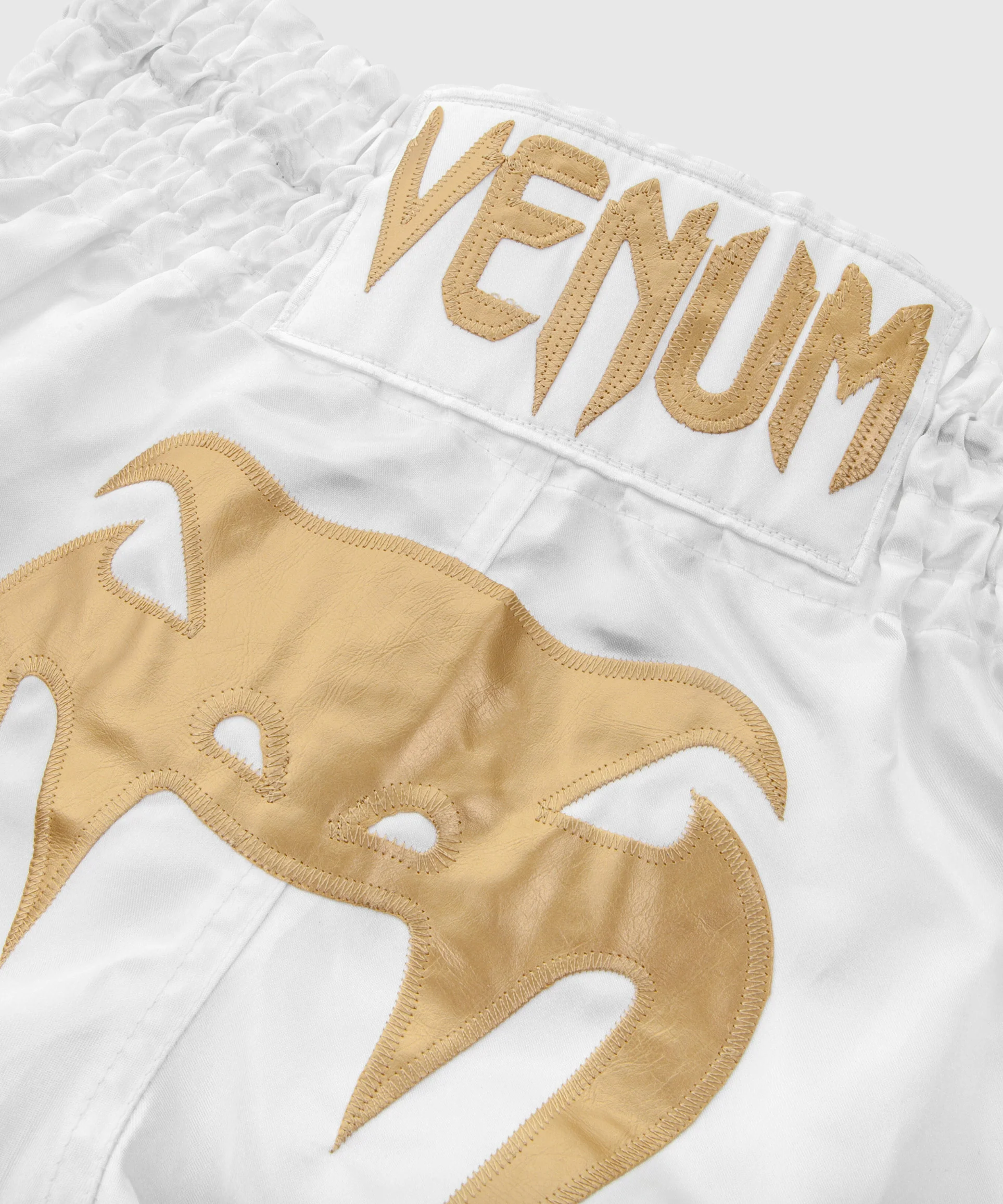 Short de Boxe Thaï Venum Bangkok Inferno - Blanc/Doré - Exclusivité - Image 3