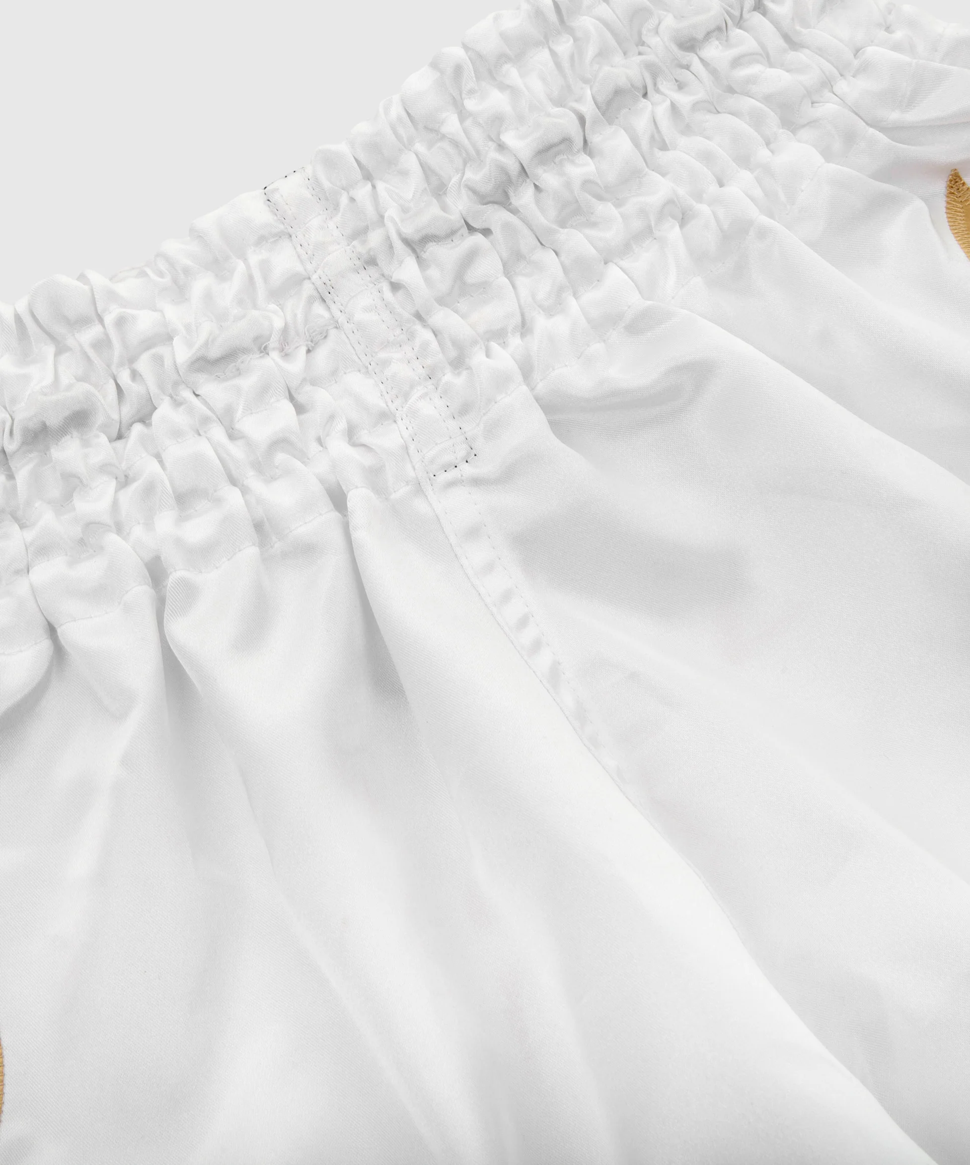 Short de Boxe Thaï Venum Bangkok Inferno - Blanc/Doré - Exclusivité - Image 4