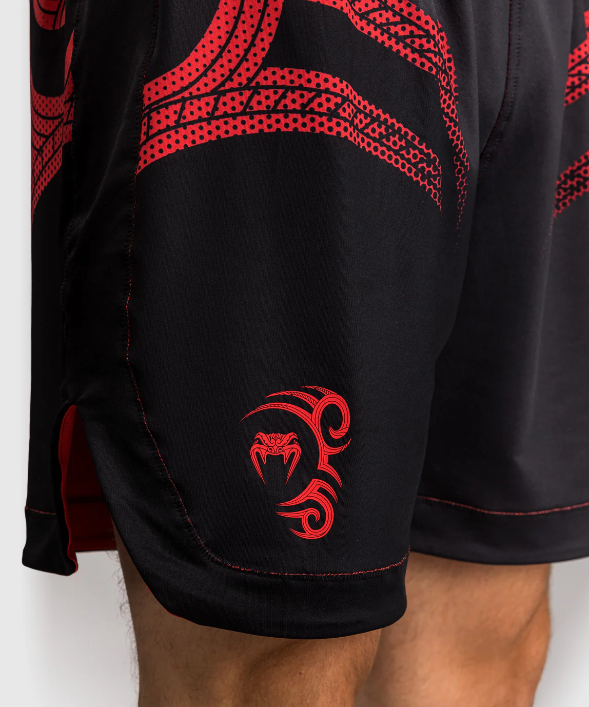 Short de Boxe Venum x Mike Tyson Tiger - Noir Profond/Rouge Intense - Image 4