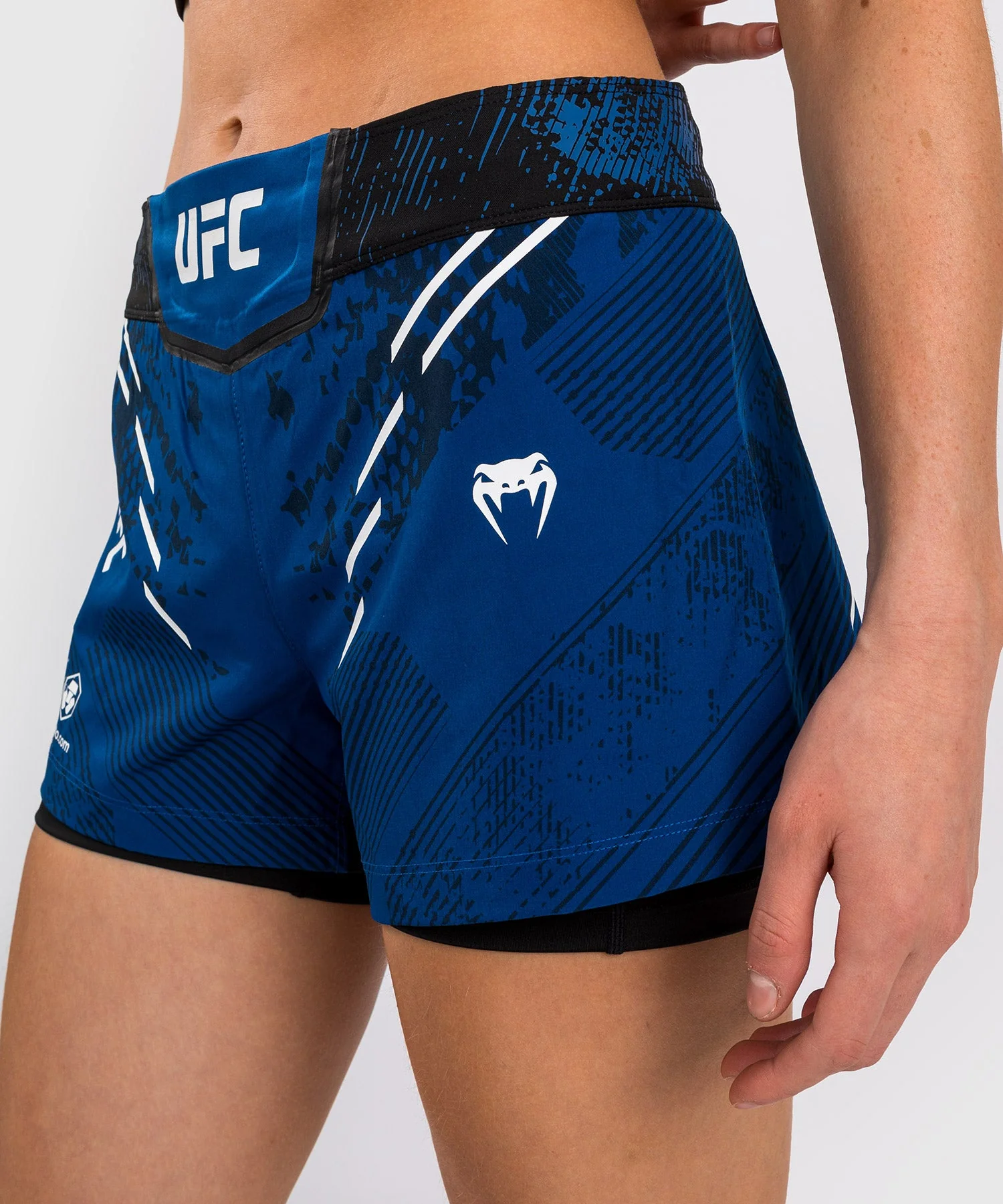 Short de Combat pour Femmes UFC Adrenaline by Venum Authentic Fight Night - Bleu - Image 6