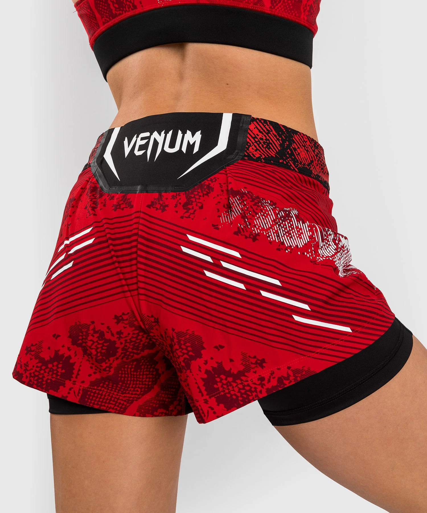 Short de Combat pour Femmes UFC Adrenaline by Venum Authentic Fight Night - Rouge - Image 4