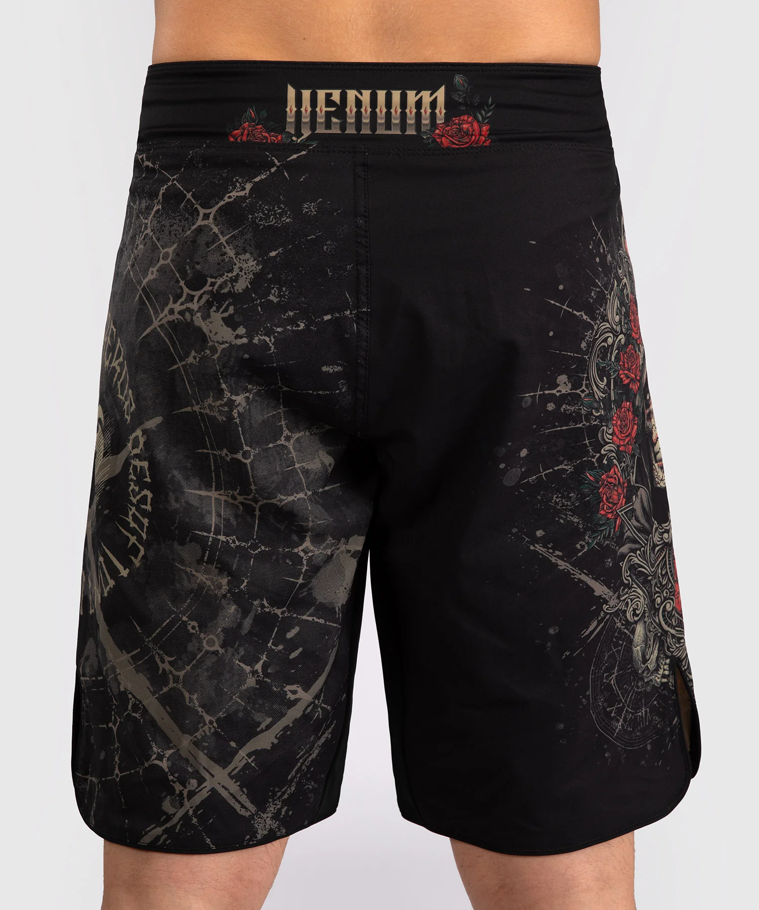 Short de Combat pour Hommes Venum Santa Muerte 5.0 - Noir Profond/Or - Image 2