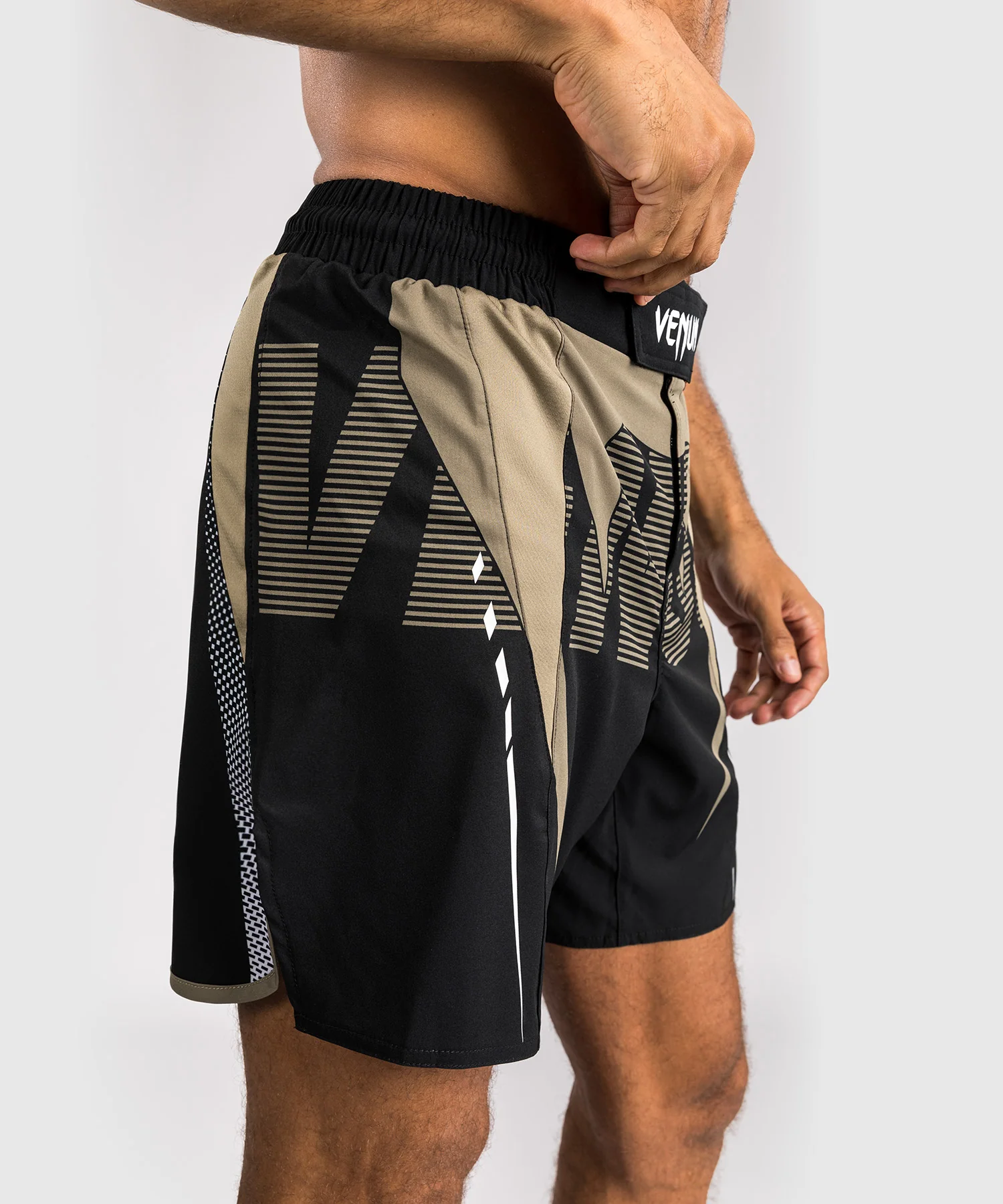 Short de Combat Venum Adrenaline – Noir/Sable - Image 5