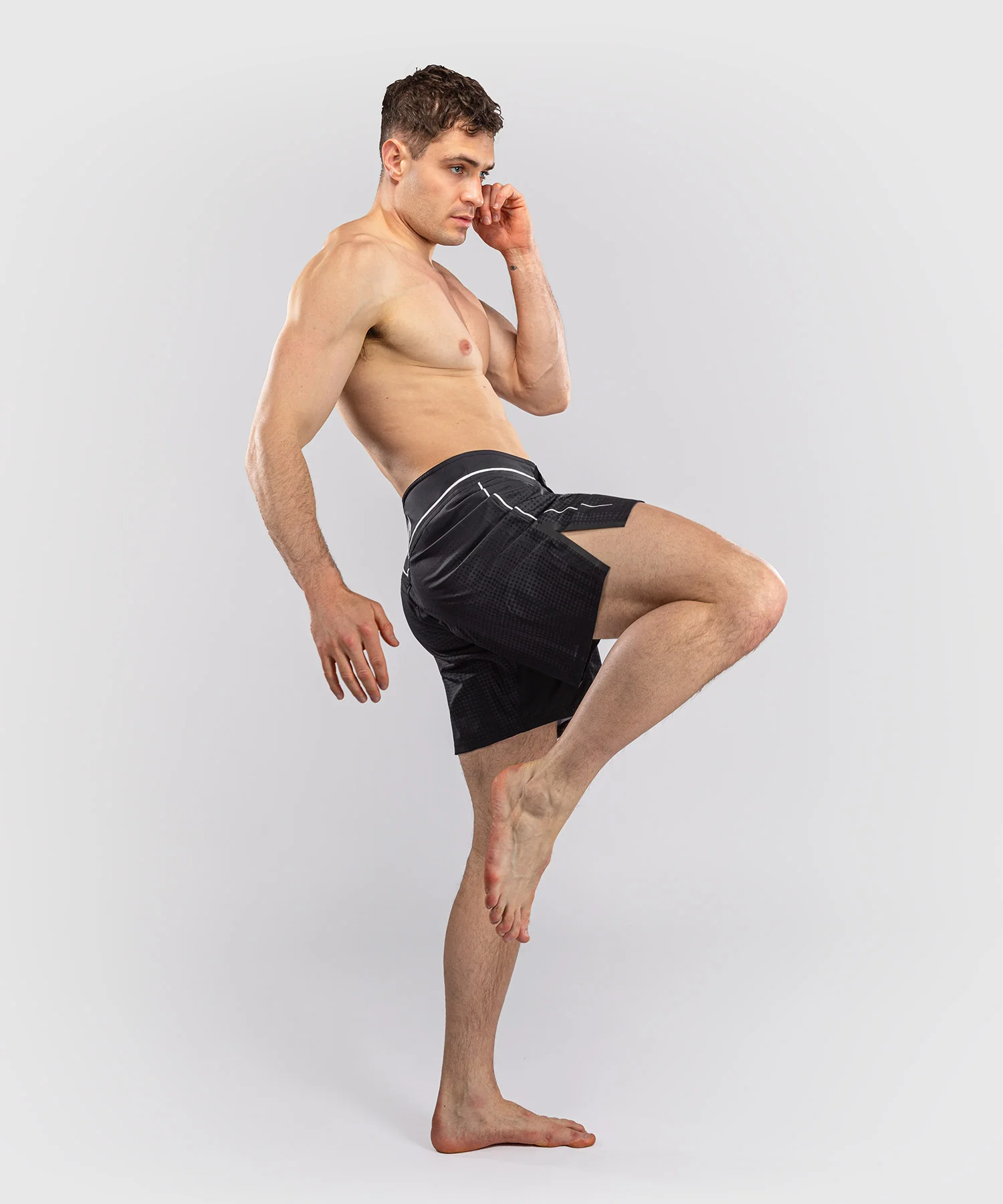 Short de Combat Venum Stealth – Noir/Blanc - Image 3