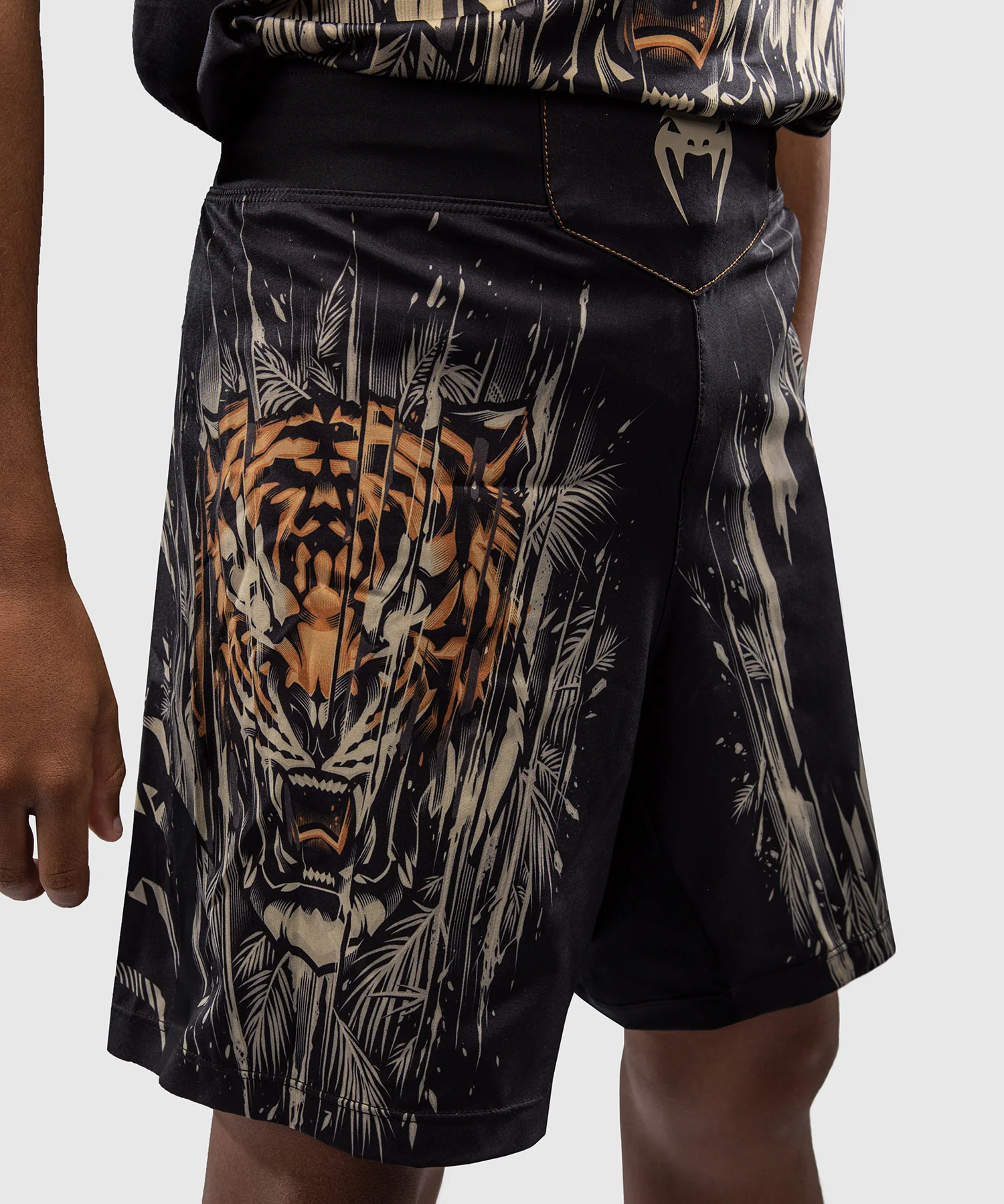 Short de Combat Venum Tiger pour Enfants - Noir/Orange Néon - Image 4