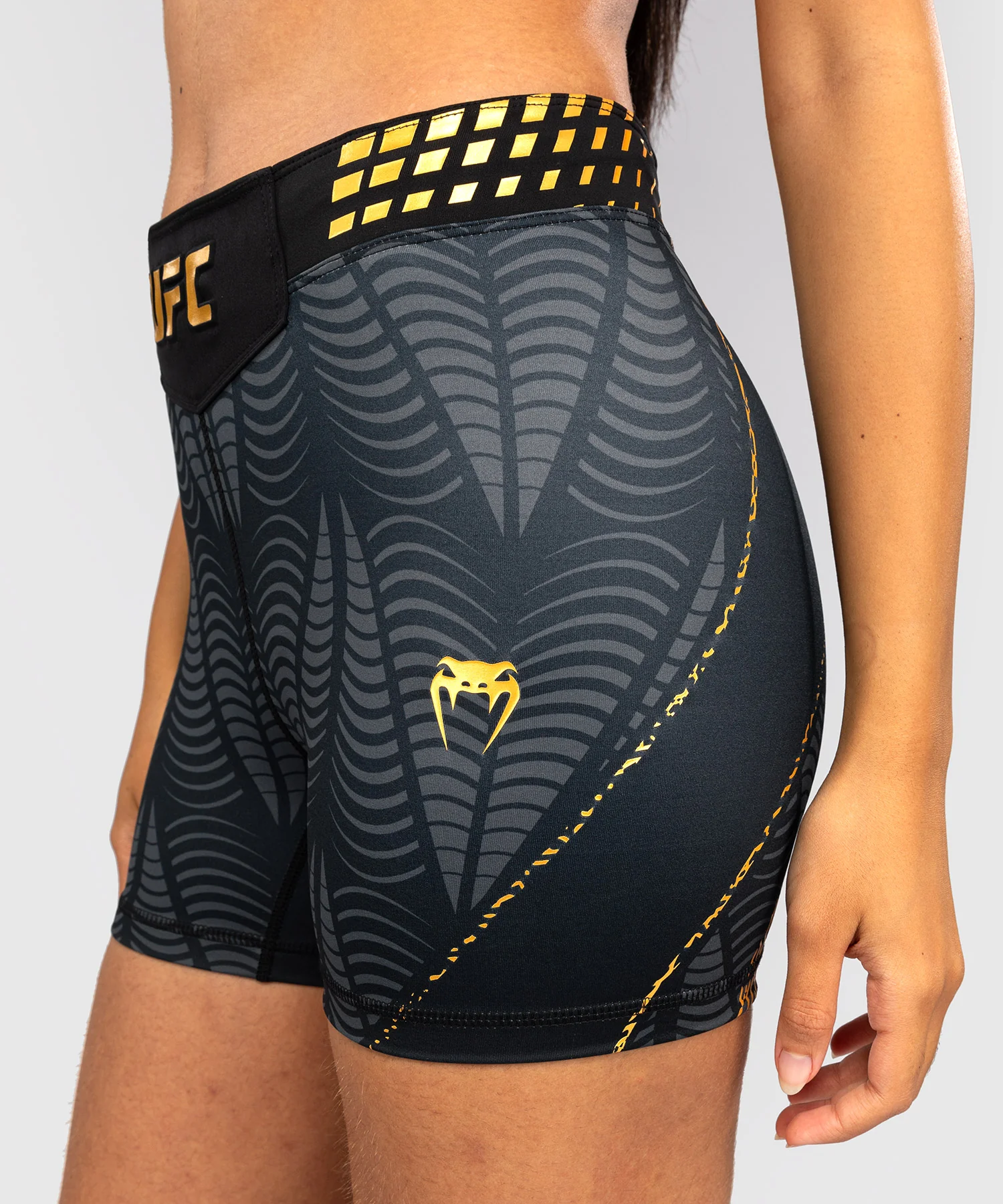 Short de compression coupe courte Femme UFC Zenith by Venum Authentic Fight Night - Champion - Image 6