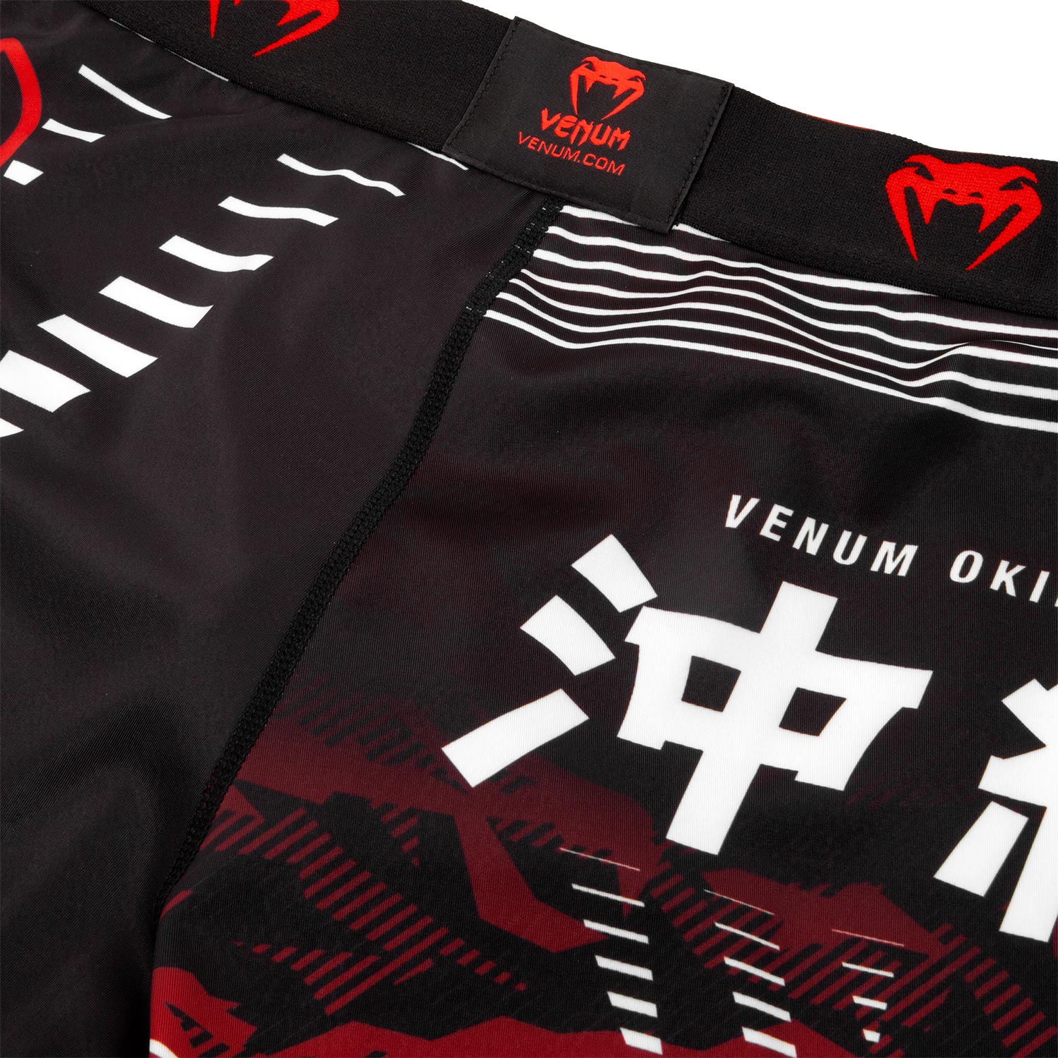 Short de compression Venum Okinawa 2.0 - Noir/Blanc-Rouge - Image 6