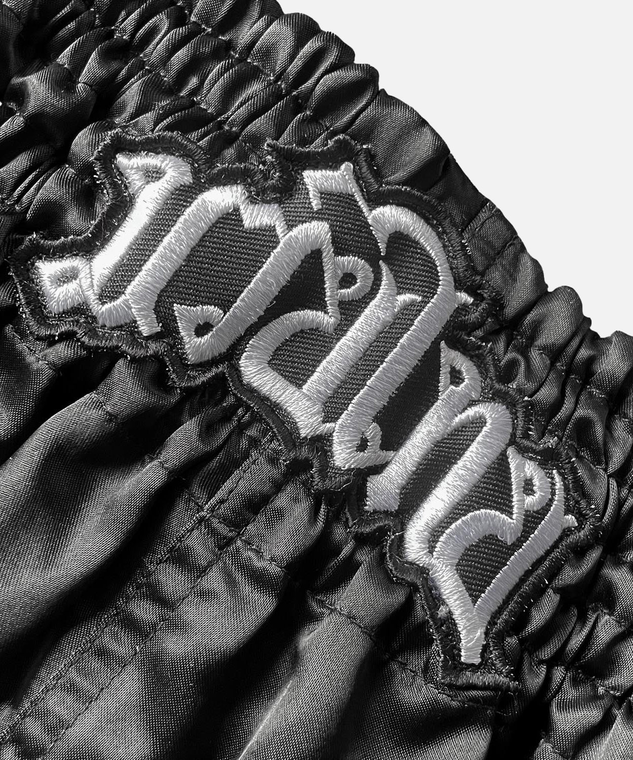 Short De Muay Thai 8 Weapons Mongkol - Noir - Image 4
