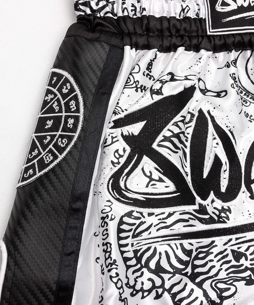Short de Muay Thai Carbon - Sak Yant Tigers - Blanc - Image 3