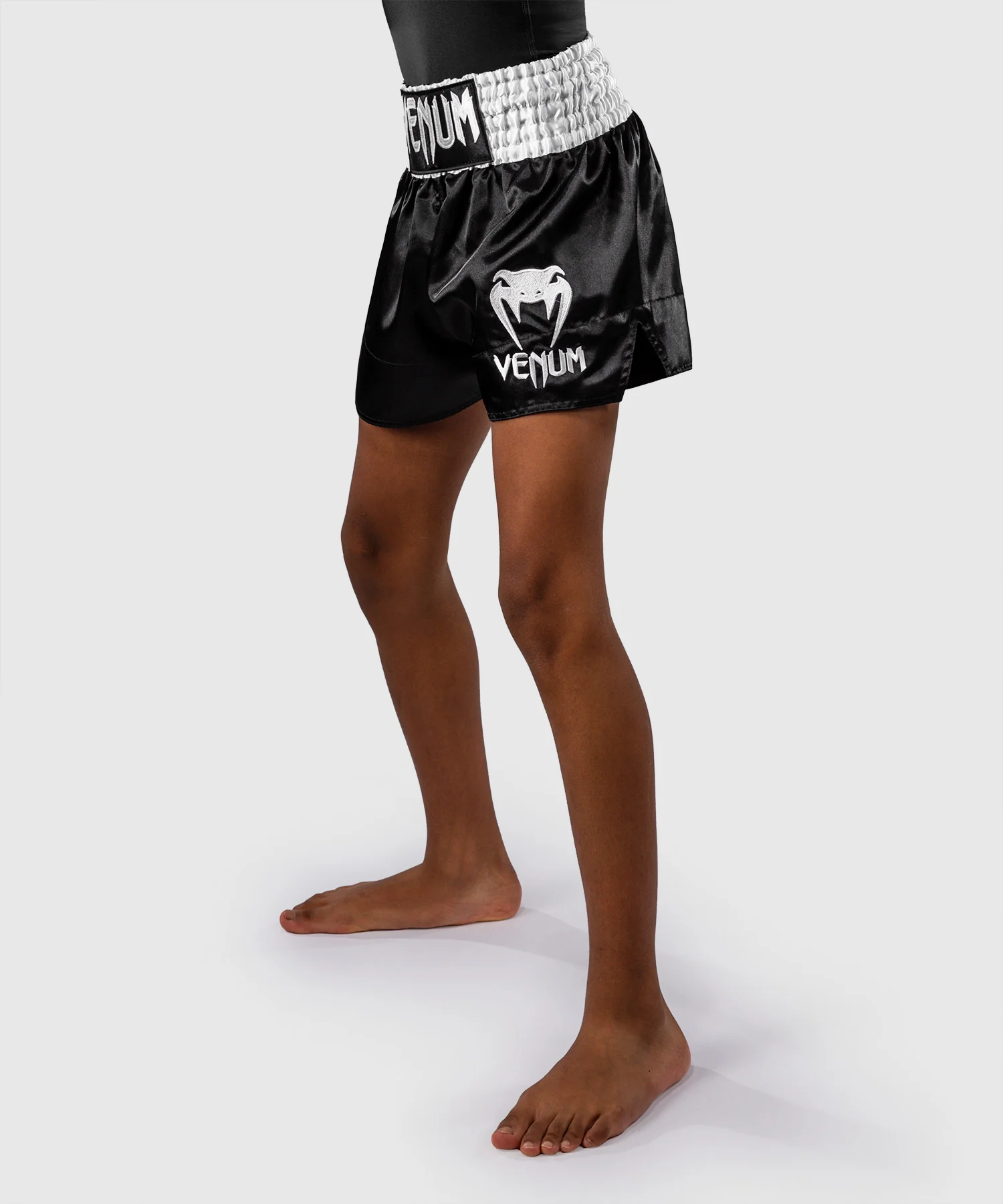 Short de Muay Thaï Venum Classic pour Enfant – Noir/Blanc - Image 3