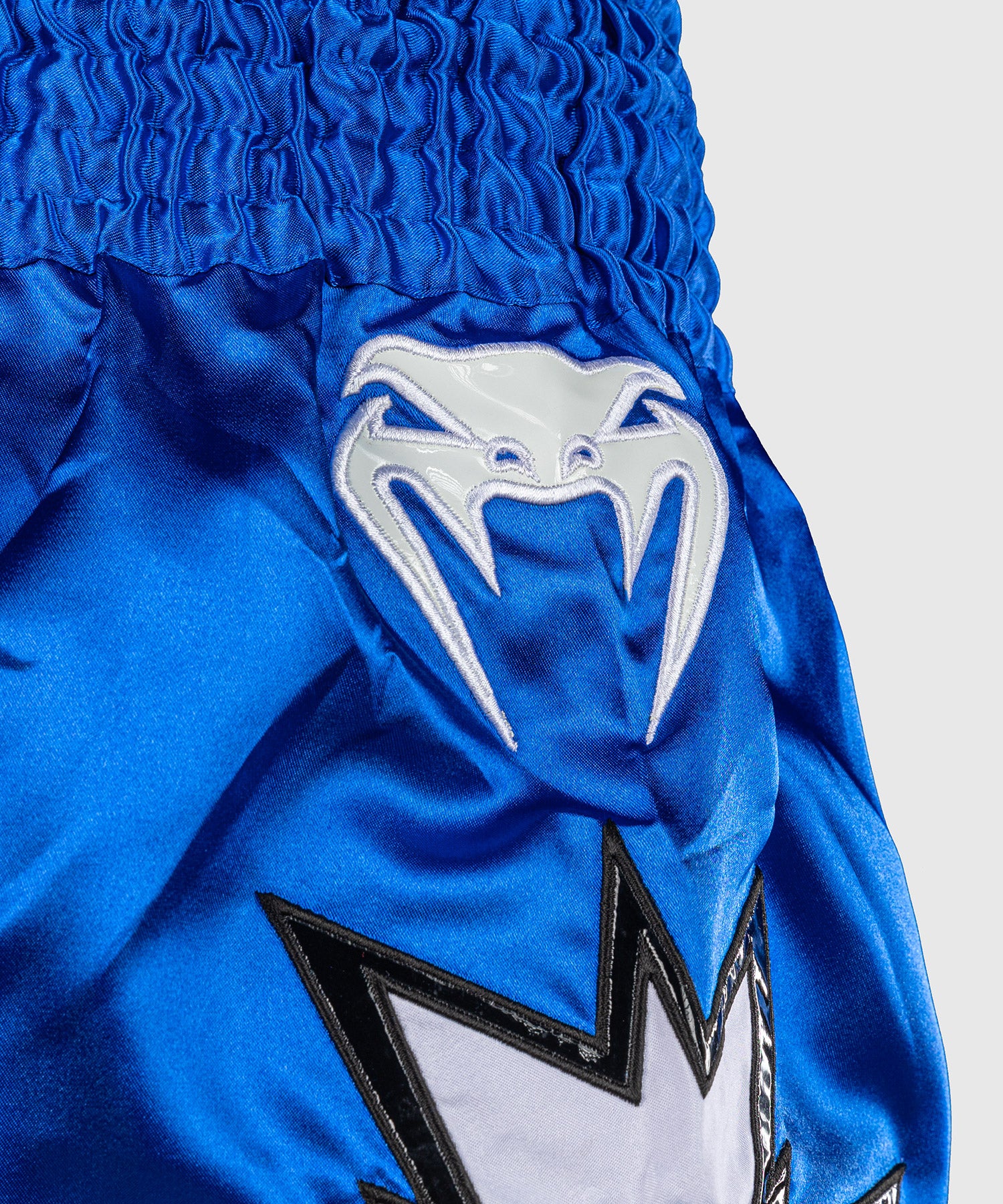 Short de Muay Thai Venum Inferno 2.0 - Blanc/Bleu - Image 5