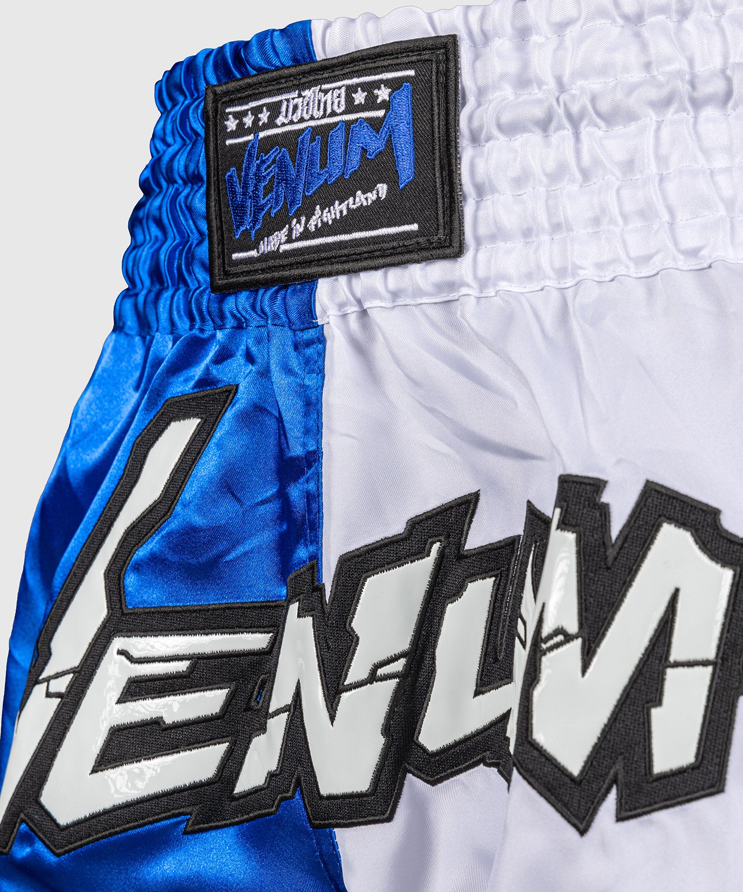 Short de Muay Thai Venum Inferno 2.0 - Blanc/Bleu - Image 6