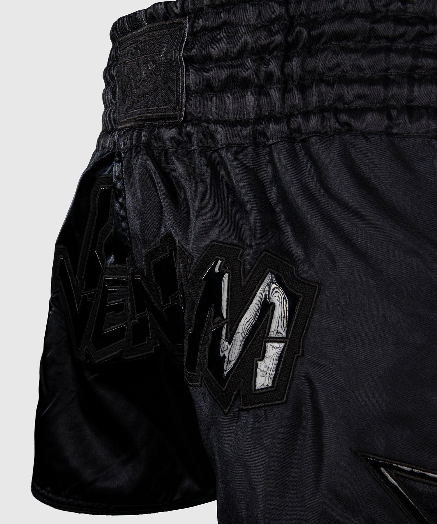 Short de Muay Thai Venum Inferno 2.0 - Noir/Gris - Image 5