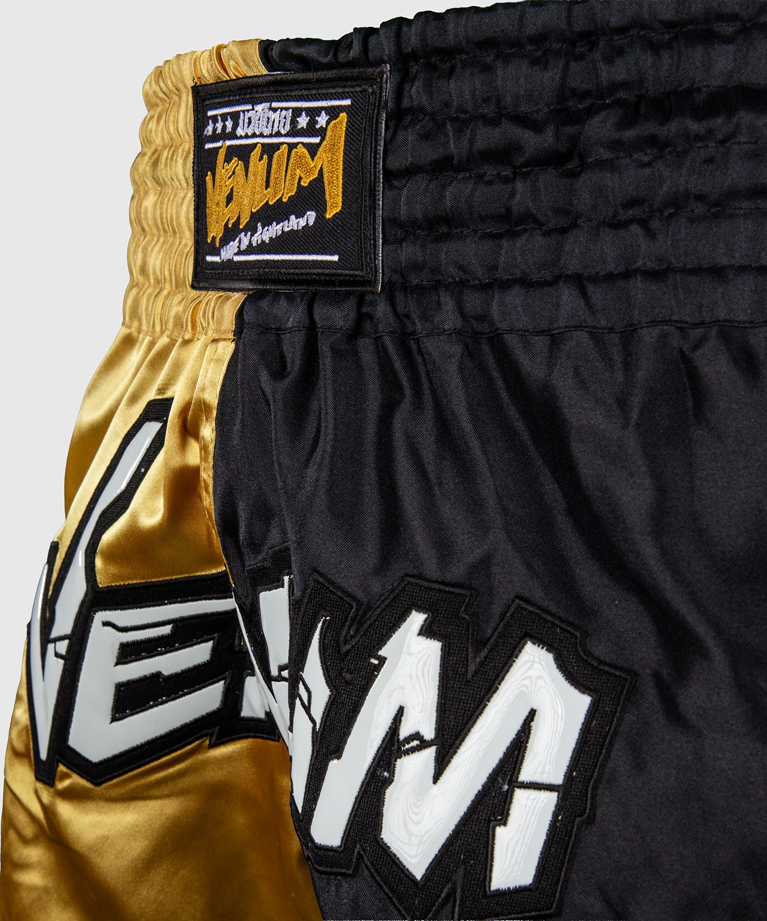 Short de Muay Thai Venum Inferno 2.0 - Noir/Or - Image 6