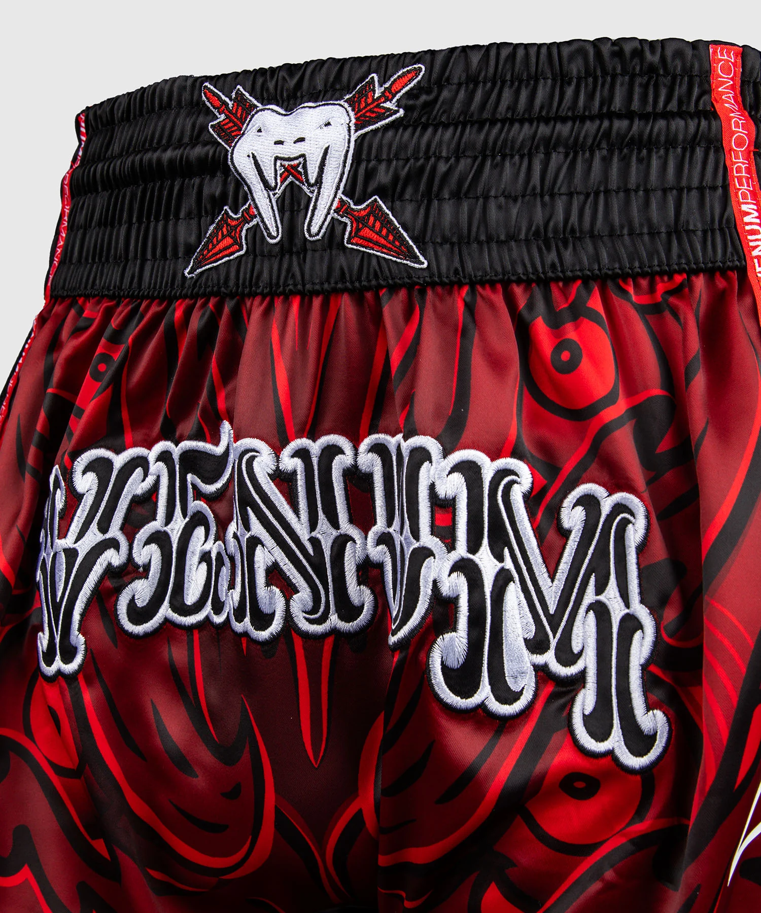Short de Muay Thaï Venum Wolf Atak – Noir/Rouge - Image 6