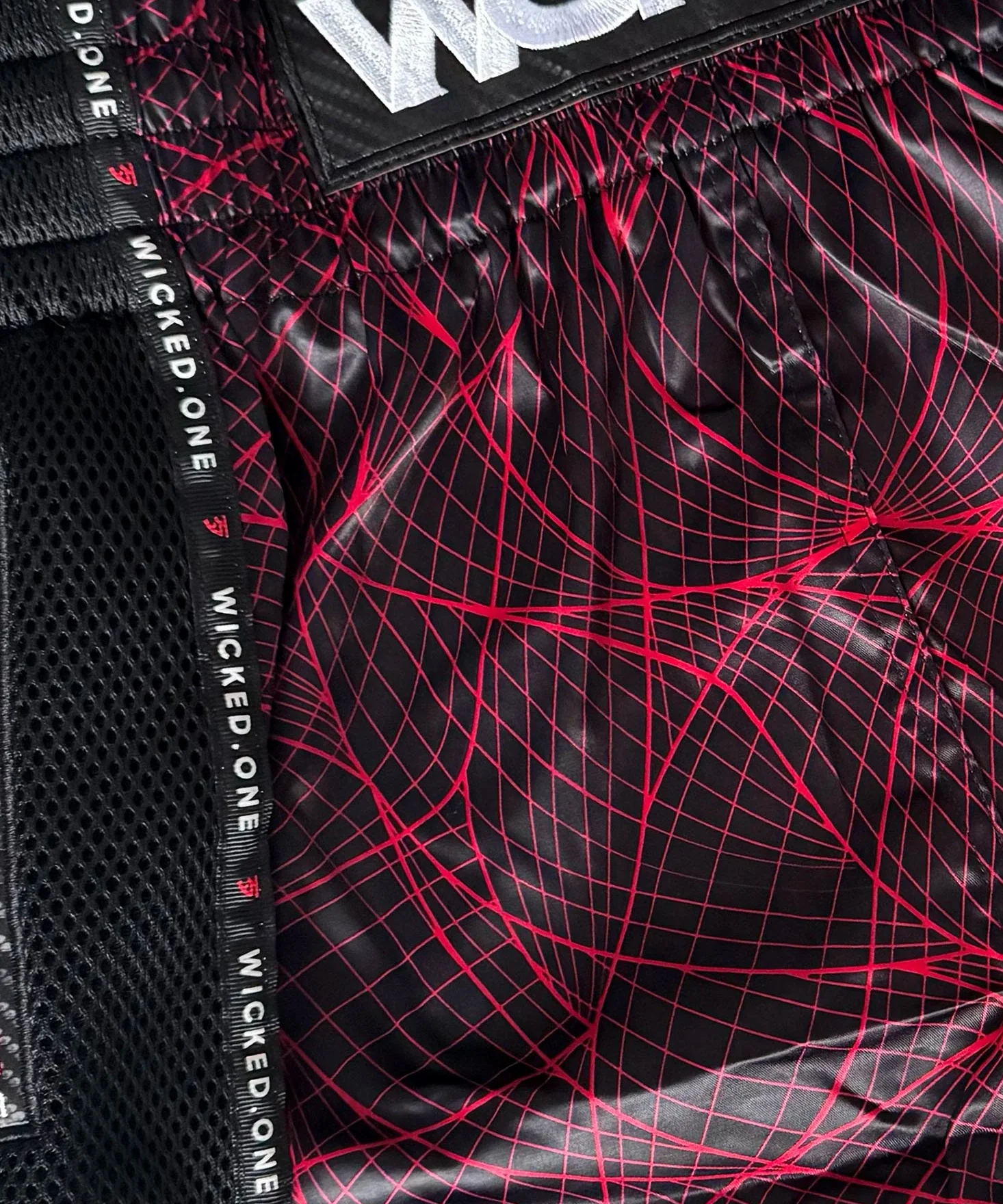 Short De Muay Thai Wicked One Metaverse - Noir / Rouge - Image 2