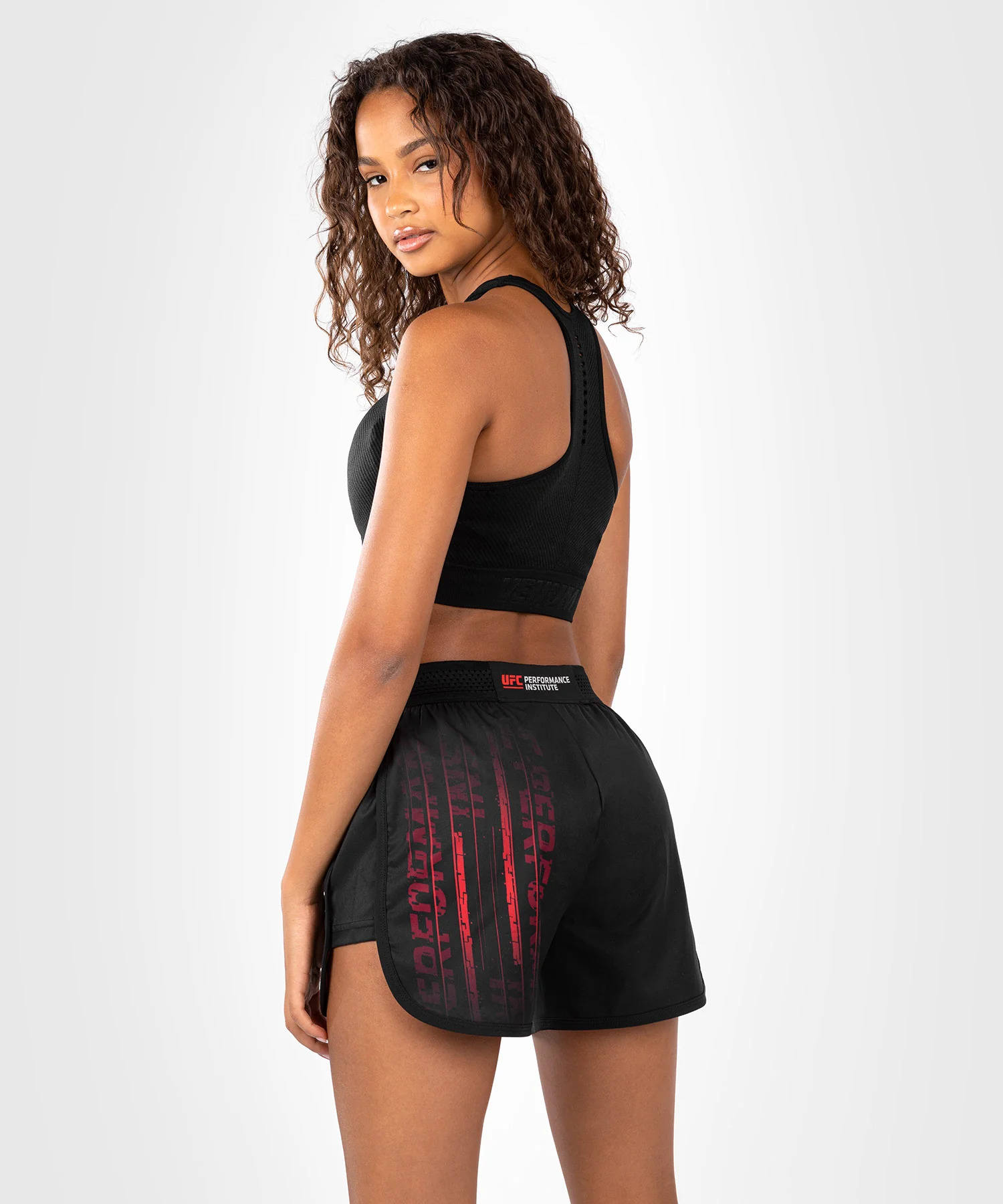 Short de Performance pour Femmes UFC Venum Performance Institute 2.0 - Noir/Rouge - Image 2