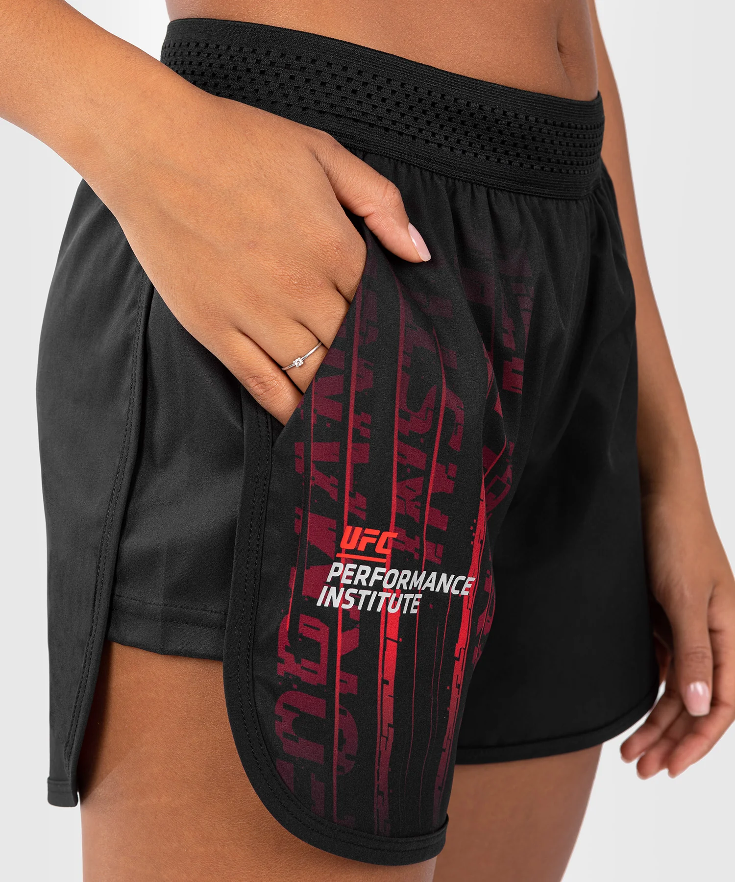 Short de Performance pour Femmes UFC Venum Performance Institute 2.0 - Noir/Rouge - Image 5