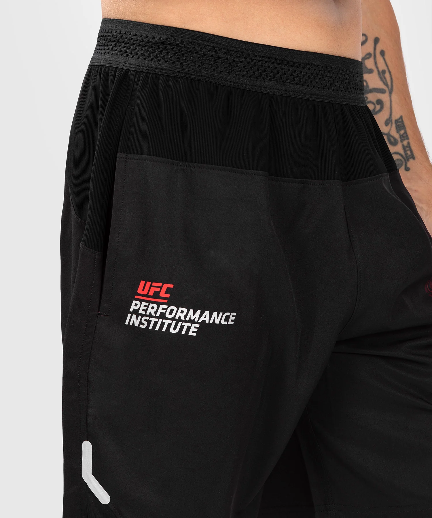 Short de performance pour hommes UFC Venum Performance Institute 2.0 - Noir/Rouge - Image 4