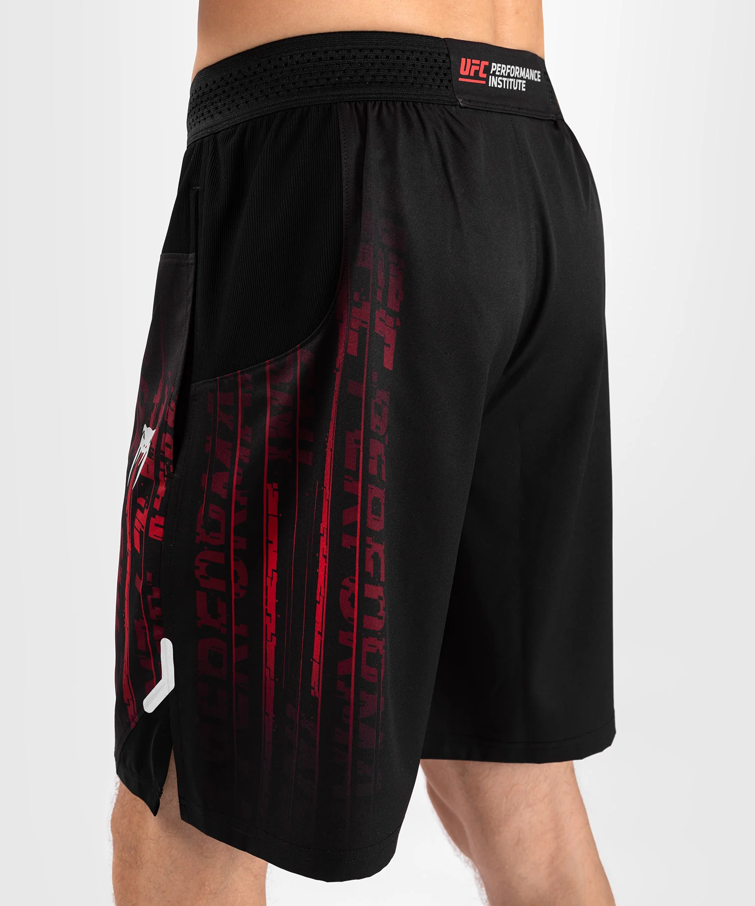 Short de performance pour hommes UFC Venum Performance Institute 2.0 - Noir/Rouge - Image 5