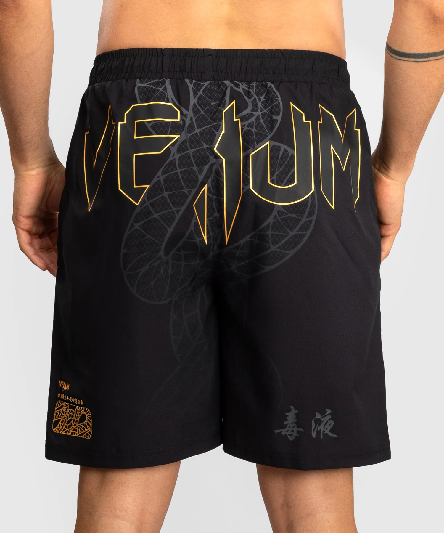 Short de Training Venum Serpenti – Noir/Argent/Or - Image 6