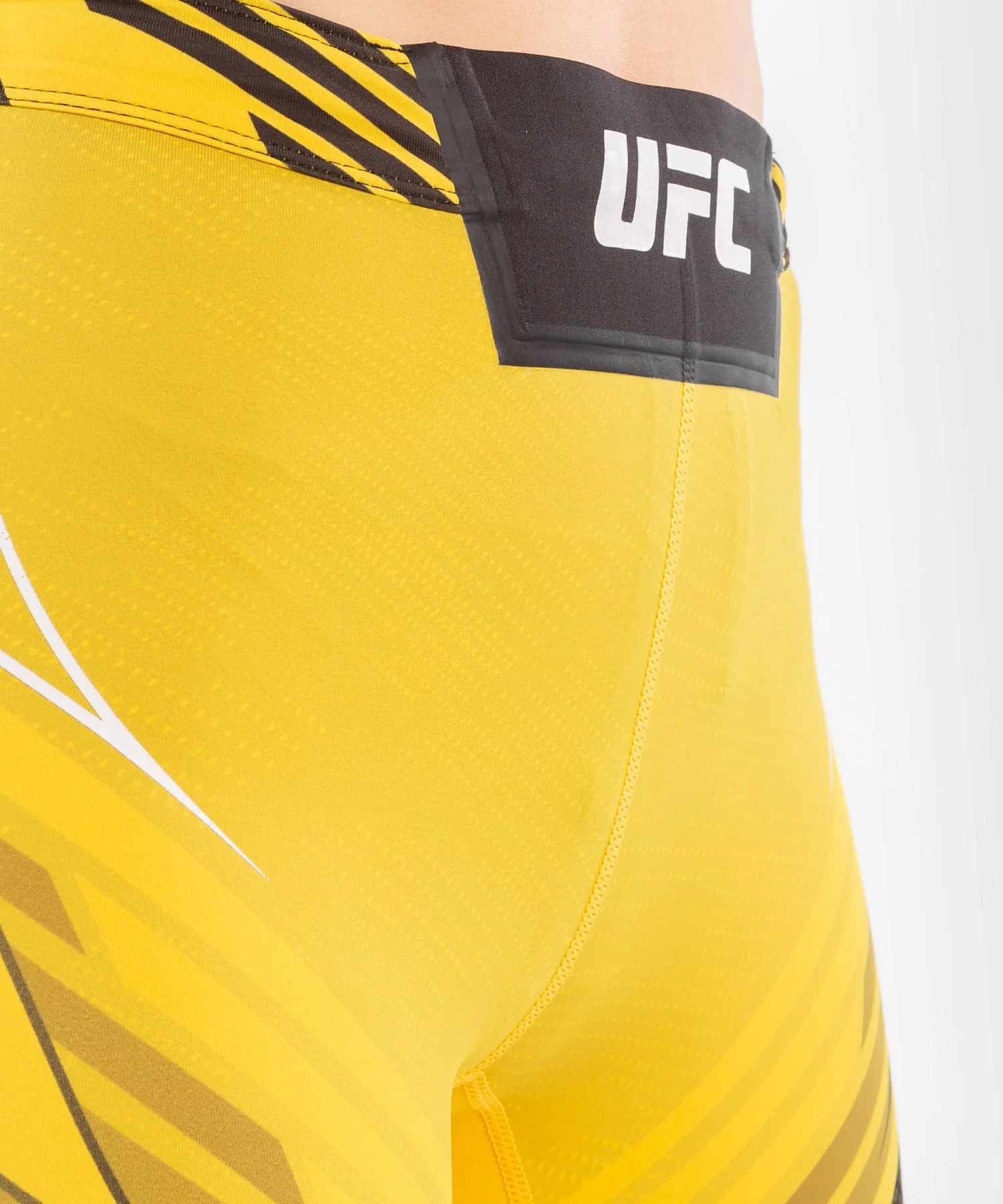 Short de compression pour Femmes UFC Venum Authentic Fight Night - Coupe Longue - Jaune - Image 5