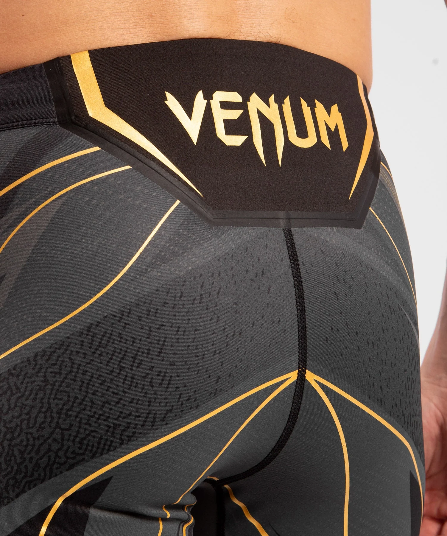 Short de compression pour Hommes UFC Venum Authentic Fight Night - Coupe Courte - Champion - Image 6