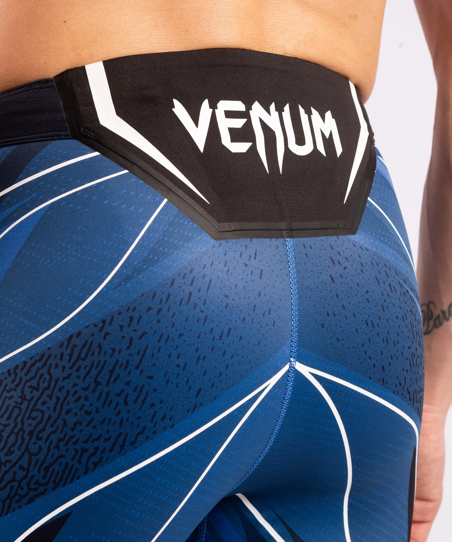 Short de compression pour Hommes UFC Venum Authentic Fight Night - Coupe Longue - Bleu - Image 6