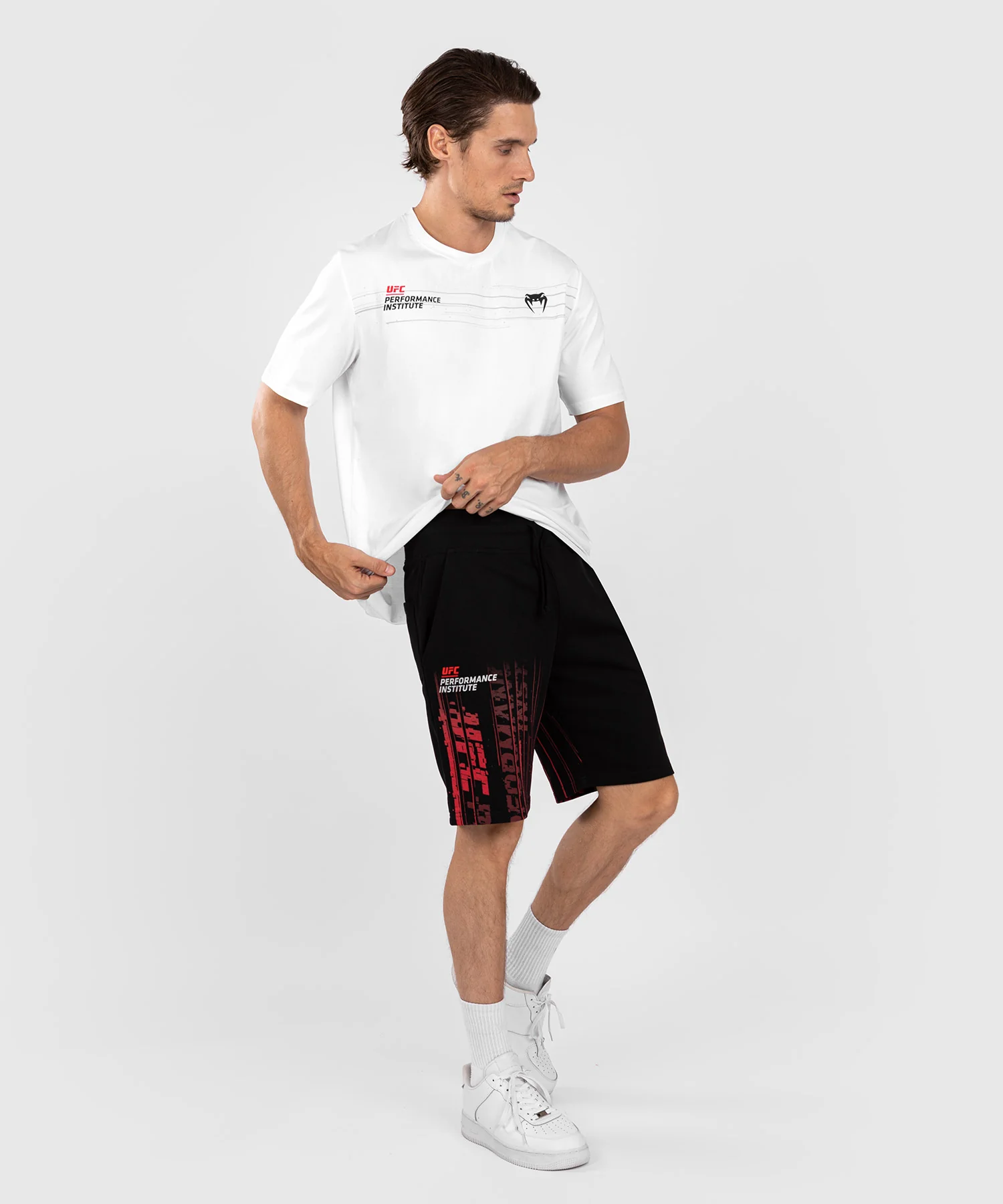 Short en Coton pour Hommes UFC Venum Performance Institute 2.0 - Noir/Rouge - Image 4