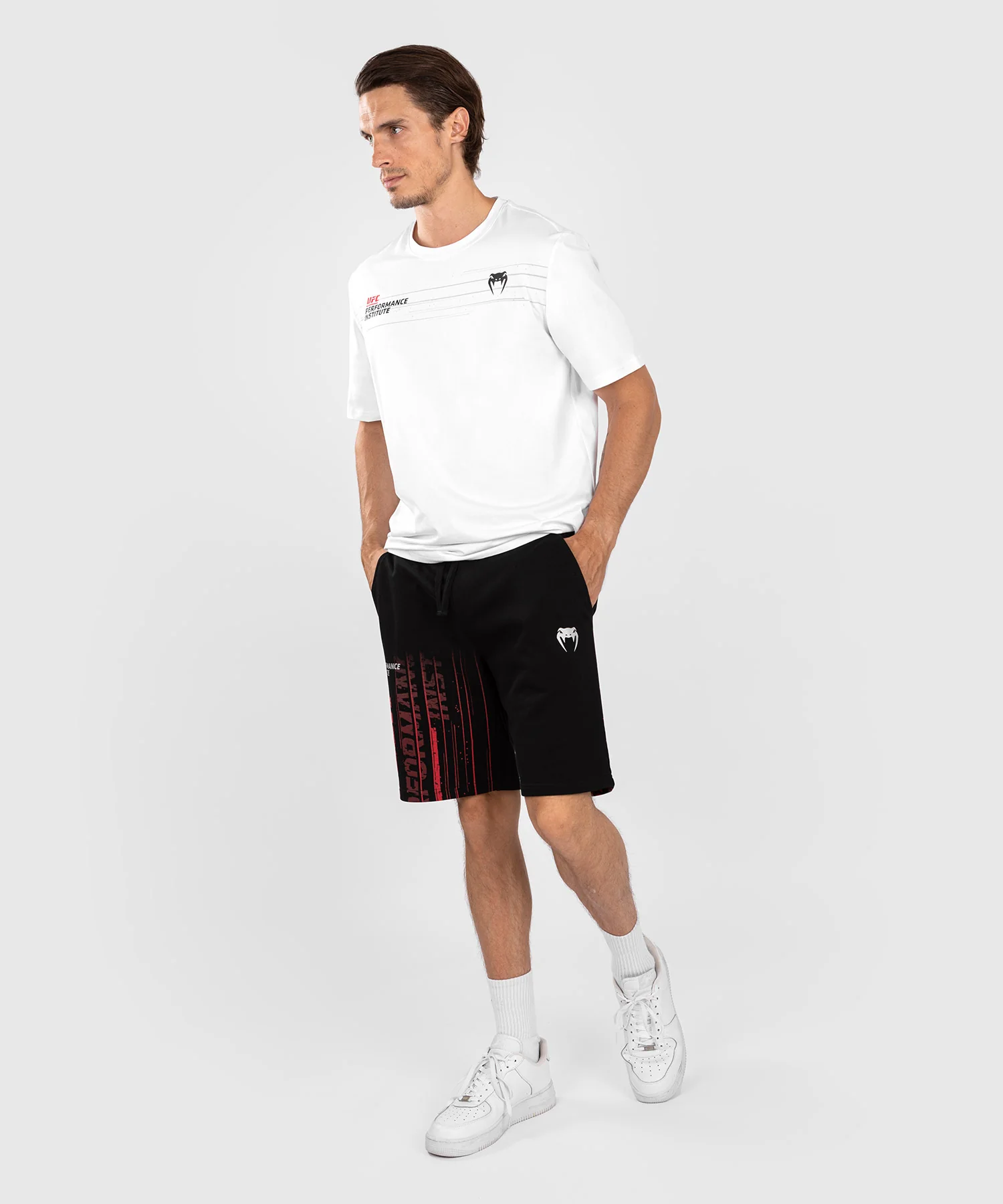Short en Coton pour Hommes UFC Venum Performance Institute 2.0 - Noir/Rouge - Image 5