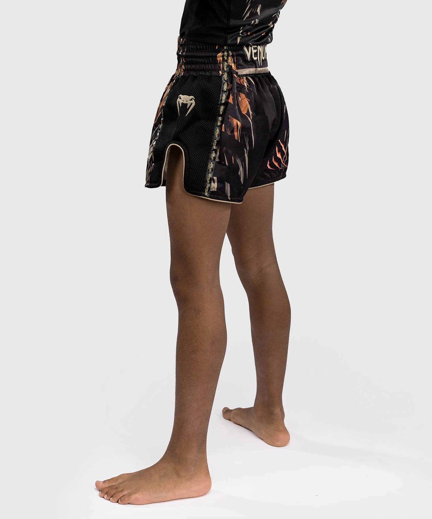 Short Muay Thai Venum Tiger pour Enfants - Noir/Orange Néon - Image 3