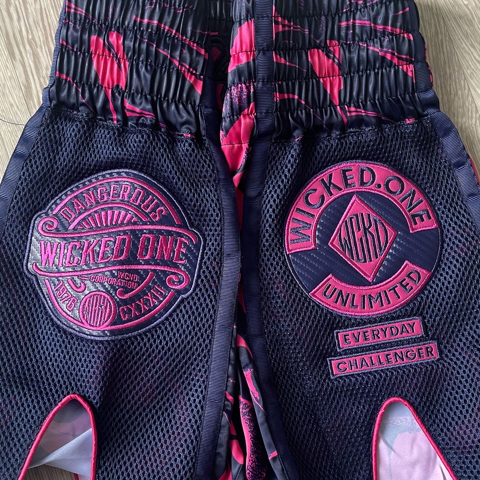 Short de Muay Thai Wicked One Dangerous - Marine/Rose - Image 2