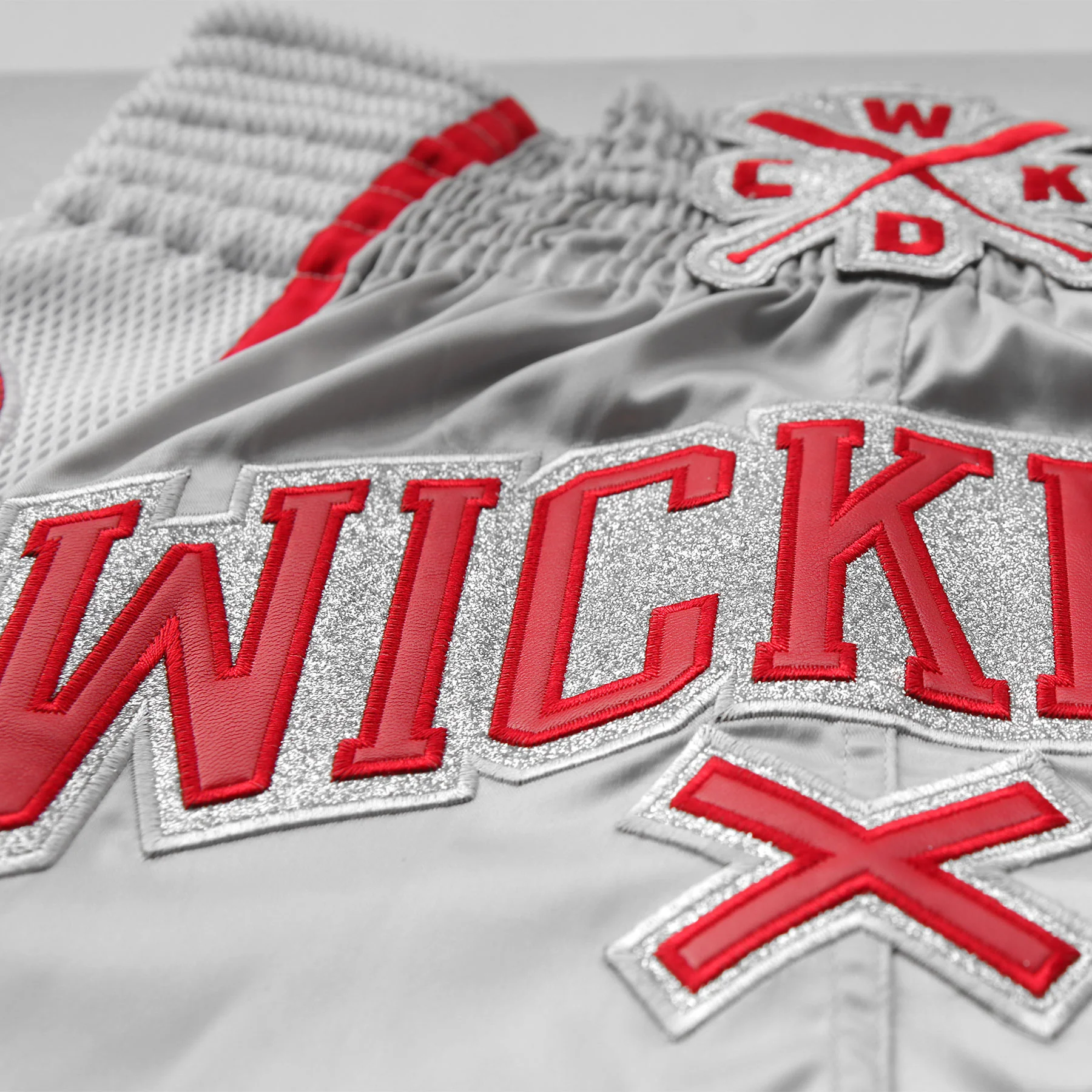 Short de Muay Thai Wicked One Silvery - Blanc/Rouge - Image 2