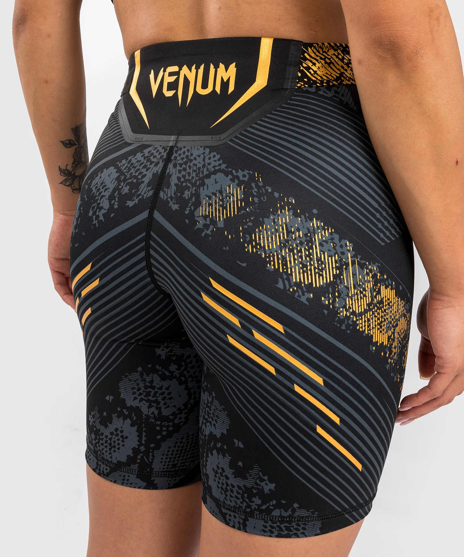 Short de compression Long Fit pour Femmes UFC Adrenaline by Venum Authentic Fight Night - Champion - Image 6
