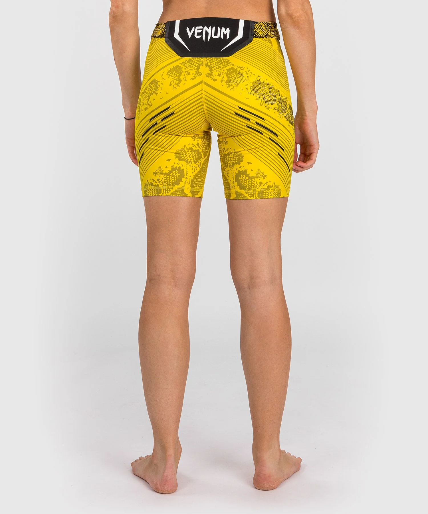Short de compression Long Fit pour Femmes UFC Adrenaline by Venum Authentic Fight Night - Jaune - Image 4