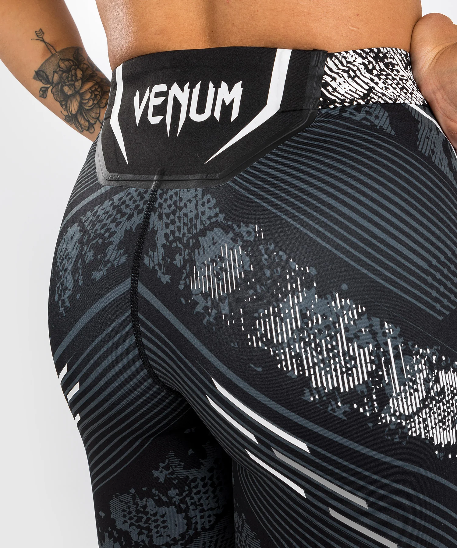 Short de compression Long Fit pour Femmes UFC Adrenaline by Venum Authentic Fight Night - Noir - Image 6
