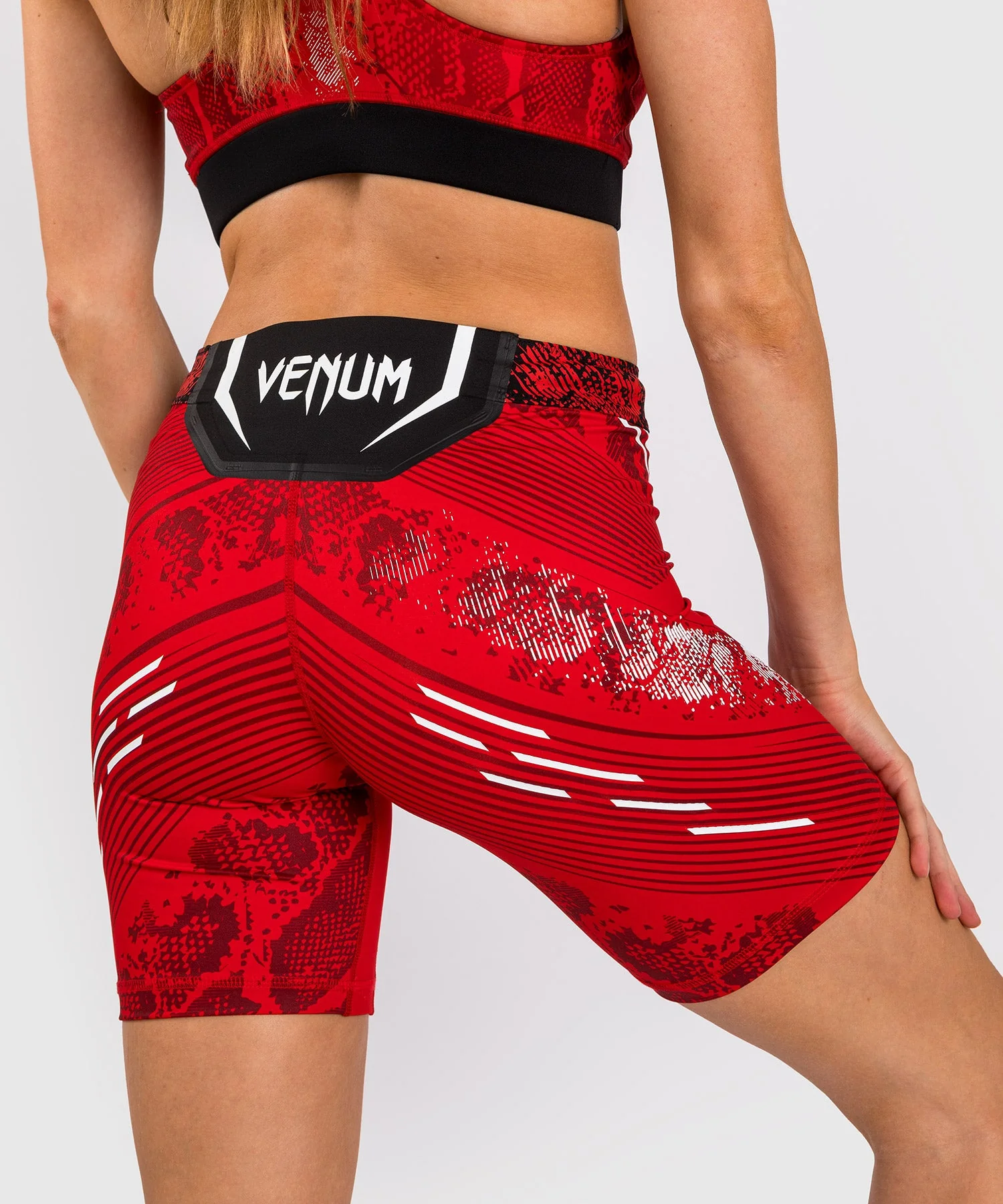 Short de compression Long Fit pour Femmes UFC Adrenaline by Venum Authentic Fight Night - Rouge - Image 4
