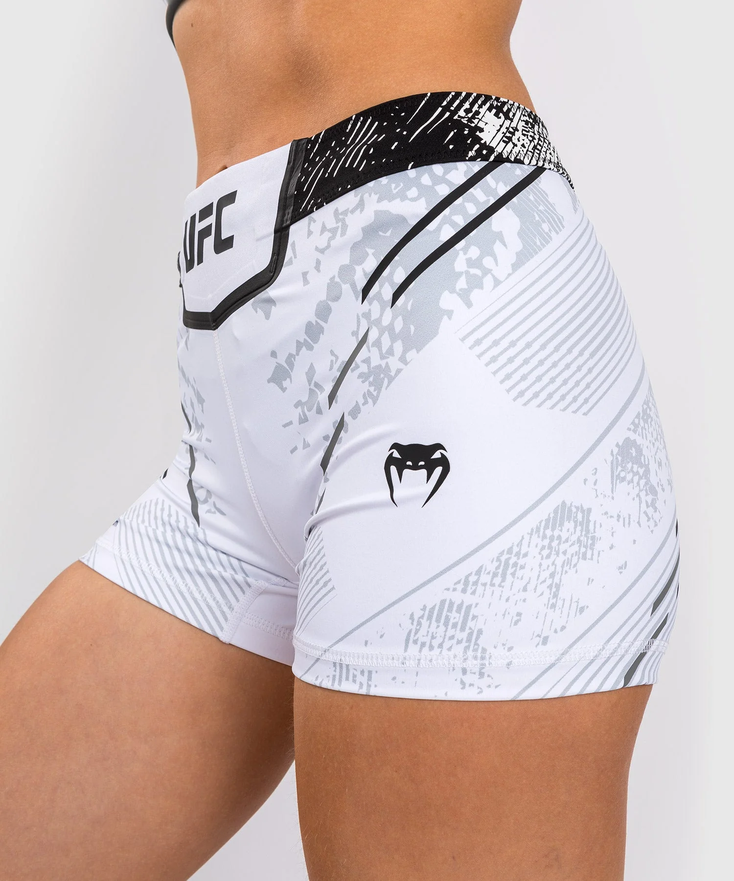 Short de Short de compression Fit pour Femmes UFC Adrenaline by Venum Authentic Fight Night - Blanc - Image 6