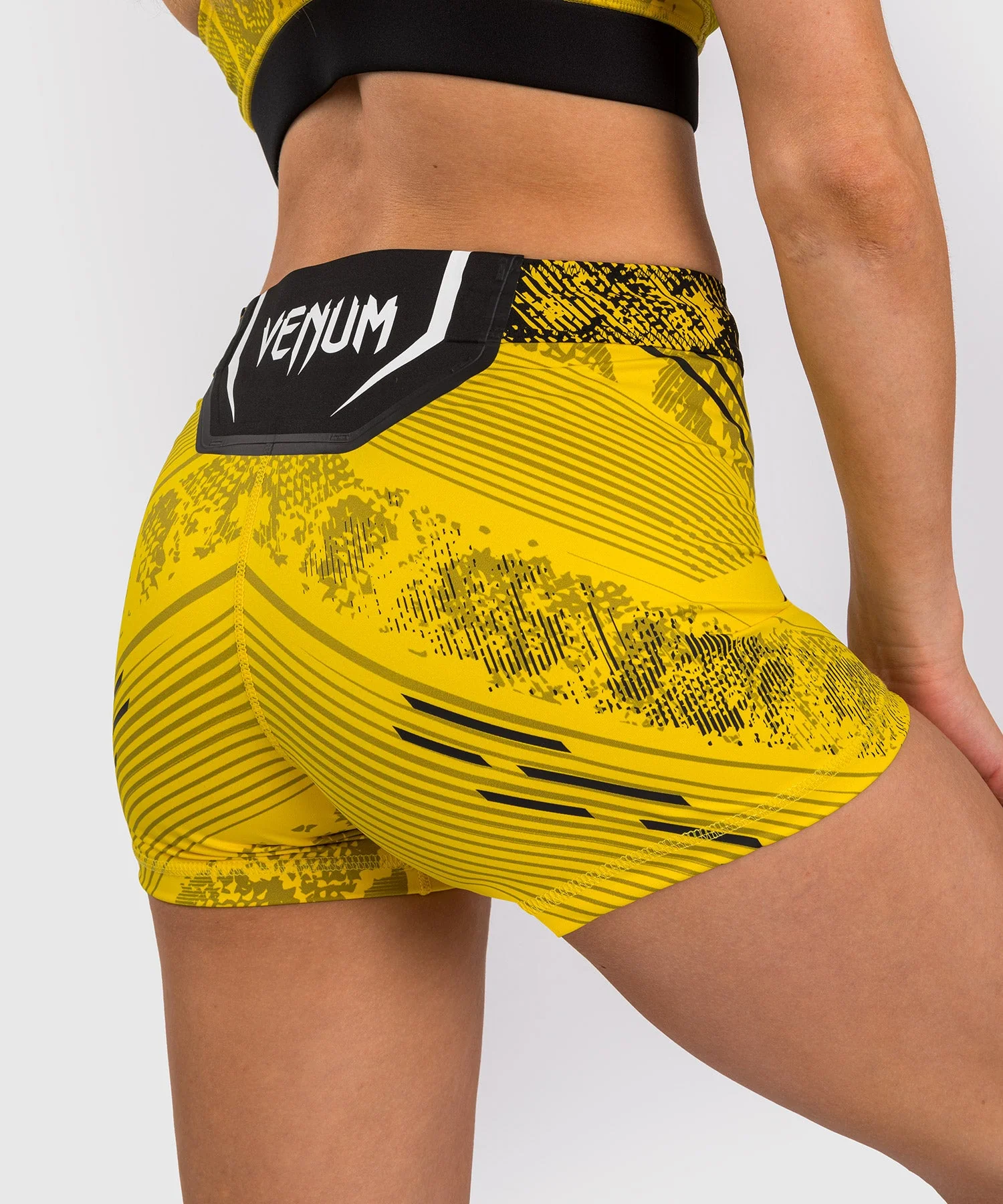 Short de Short de compression Fit pour Femmes UFC Adrenaline by Venum Authentic Fight Night - Jaune - Image 7