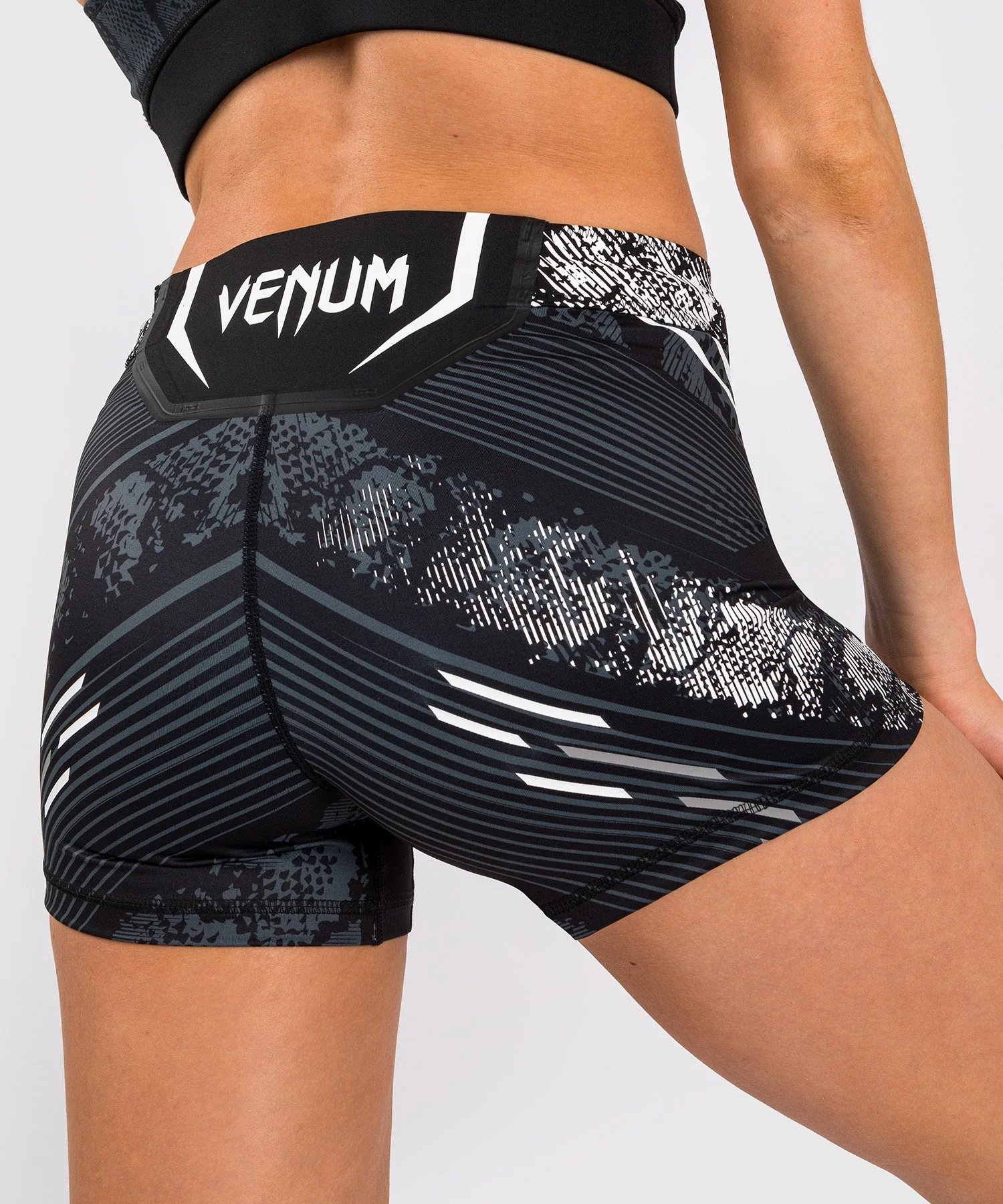 Short de Short de compression Fit pour Femmes UFC Adrenaline by Venum Authentic Fight Night - Noir - Image 6