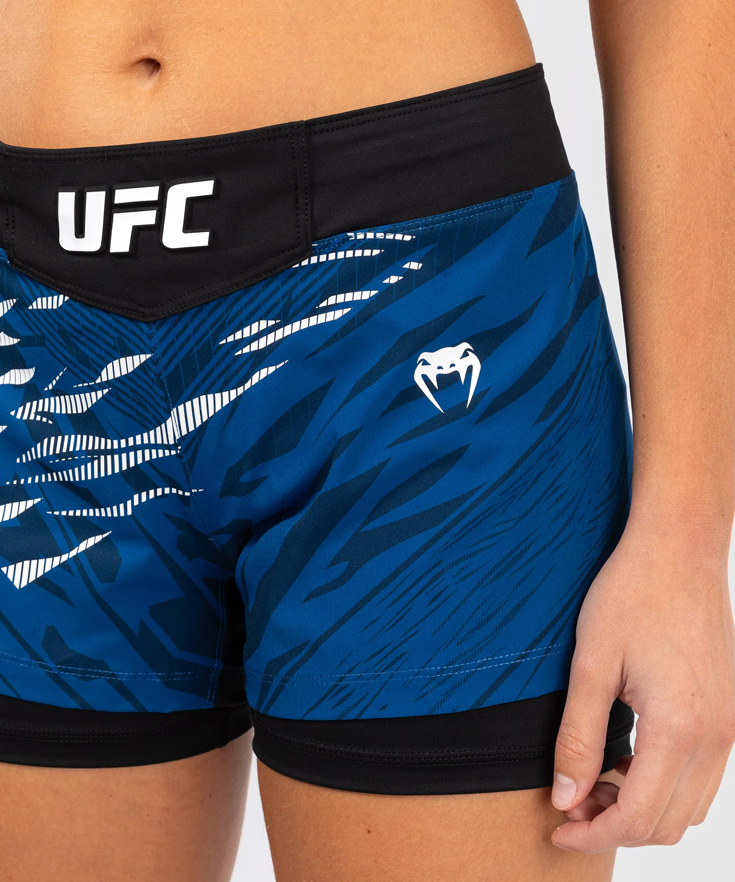 Shorts de Combat pour Femmes UFC Fusion by Venum Authentic Fight Night - Bleu - Image 4
